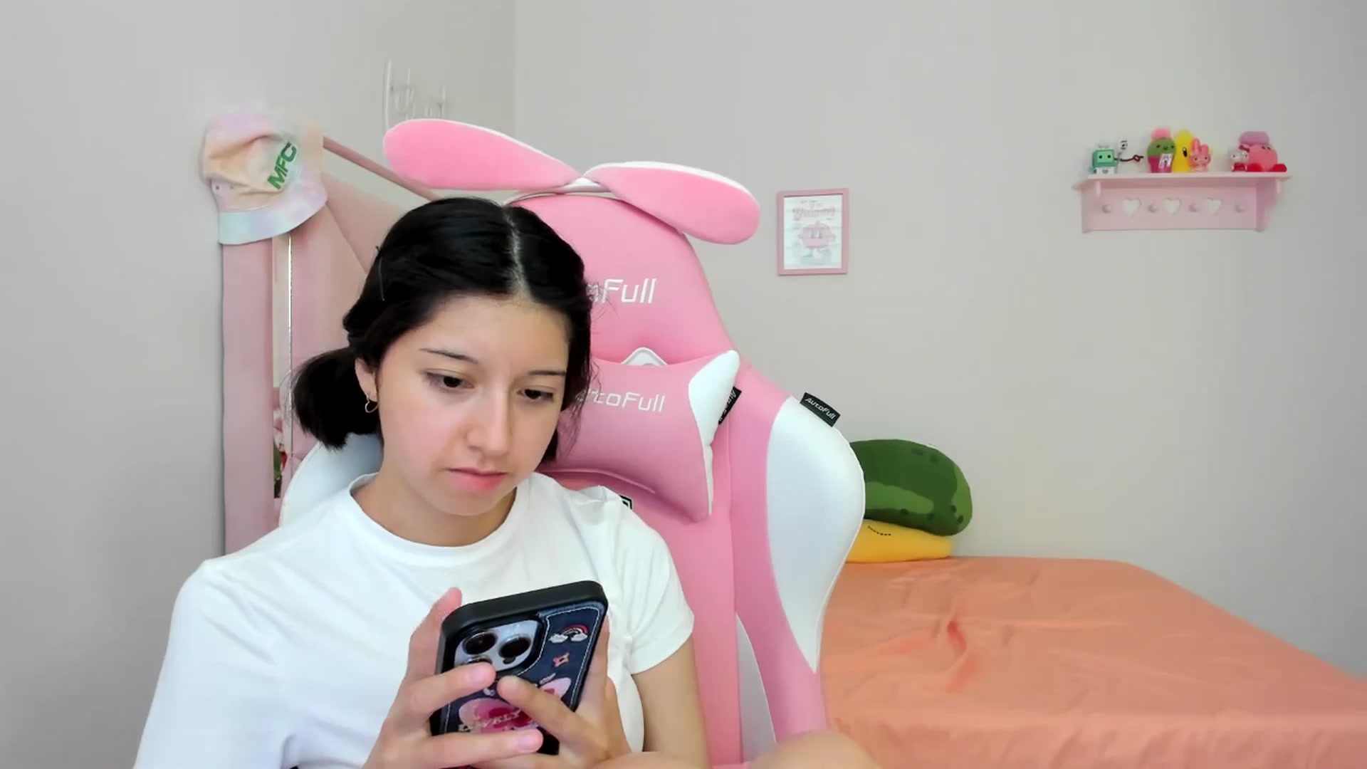 Gallery image thumbnail from Cherrycute666's myfreecams stream on, 08/11/2024, 24:01 image 10 of 20