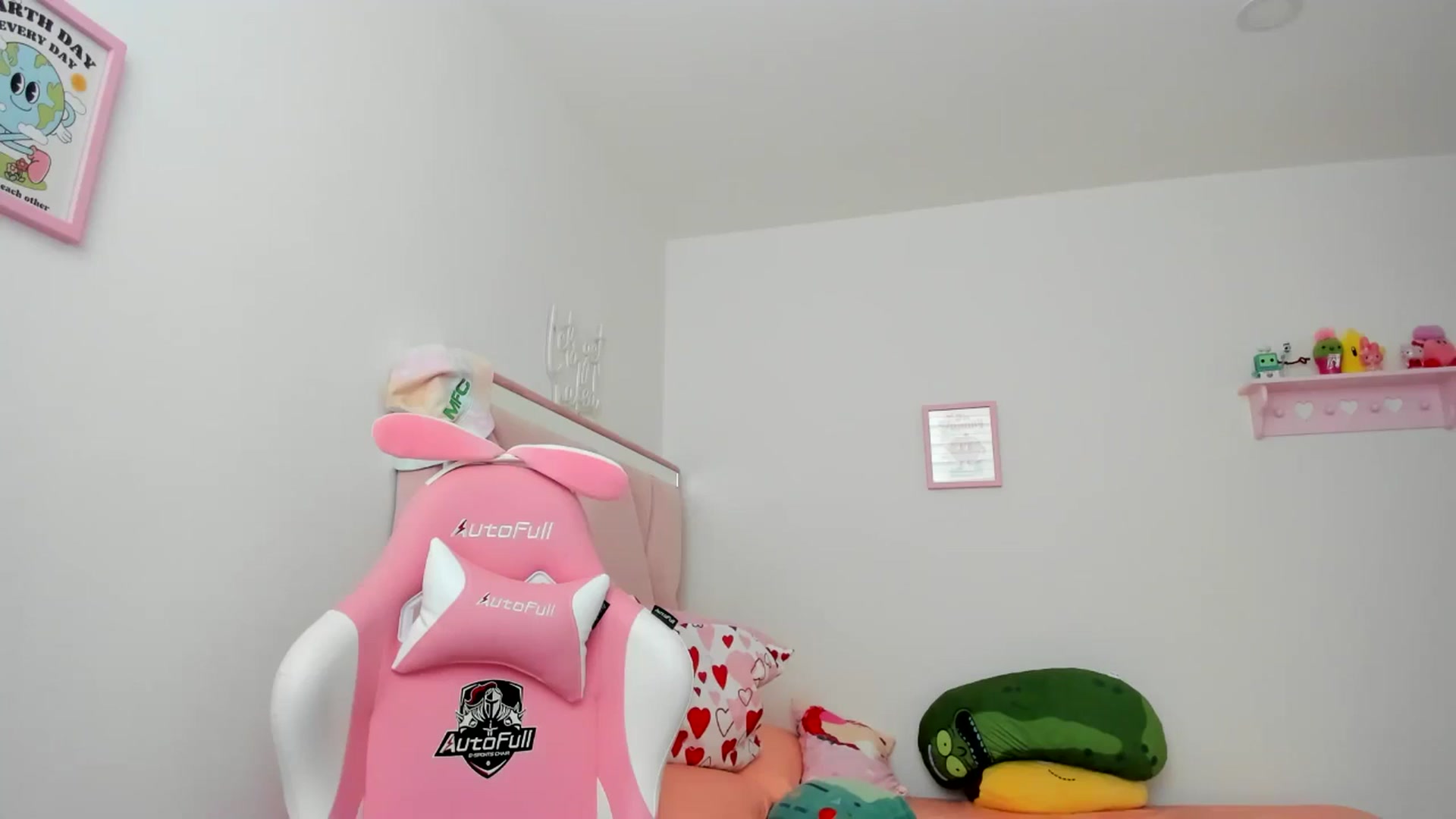 Gallery image thumbnail from Cherrycute666's myfreecams stream on, 08/11/2024, 24:01 image 3 of 20