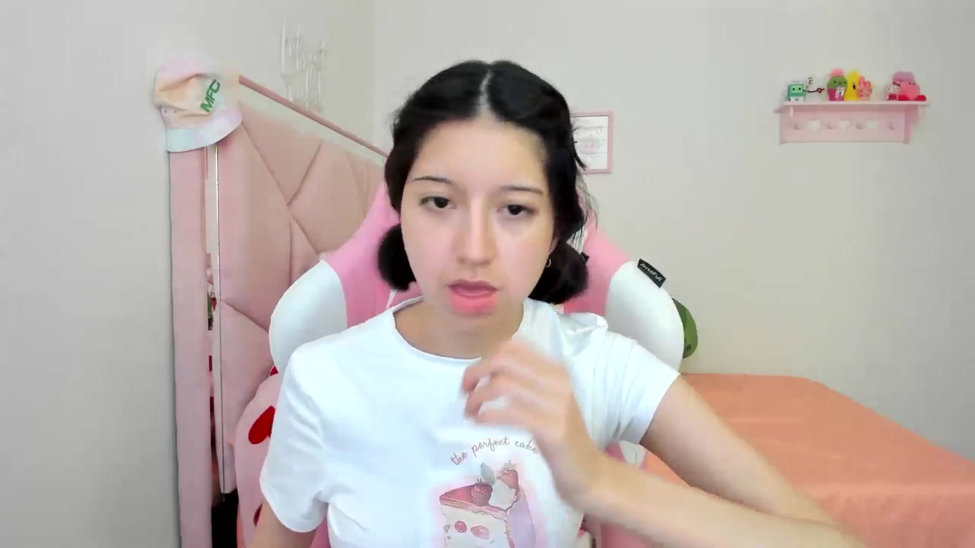 Gallery image thumbnail from Cherrycute666's myfreecams stream on, 08/11/2024, 24:01 image 12 of 20