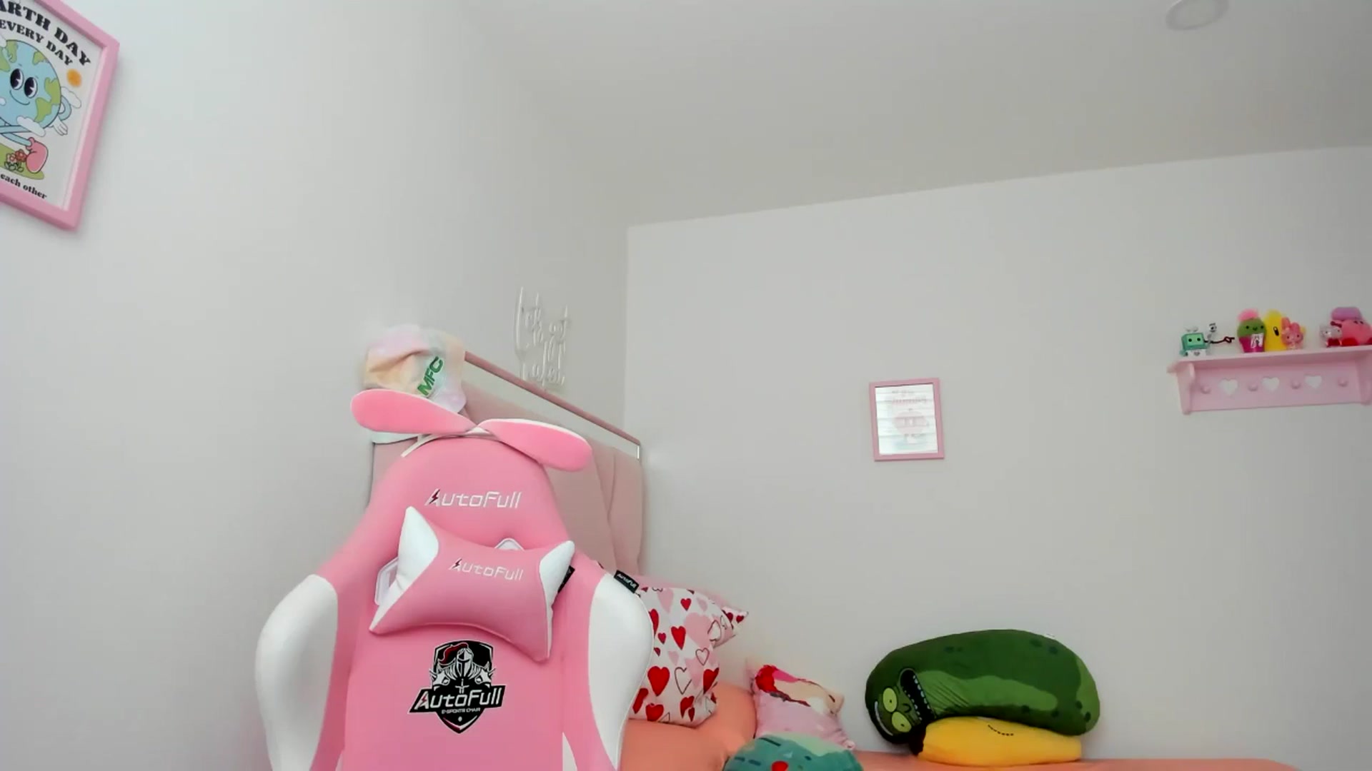 Gallery image thumbnail from Cherrycute666's myfreecams stream on, 08/11/2024, 24:01 image 5 of 20