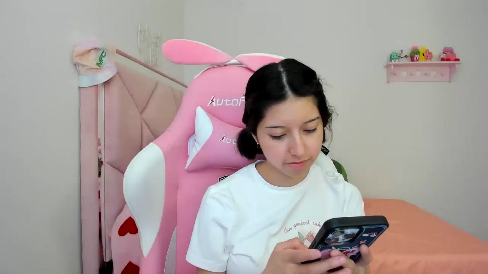 Gallery image thumbnail from Cherrycute666's myfreecams stream on, 08/11/2024, 24:01 image 9 of 20