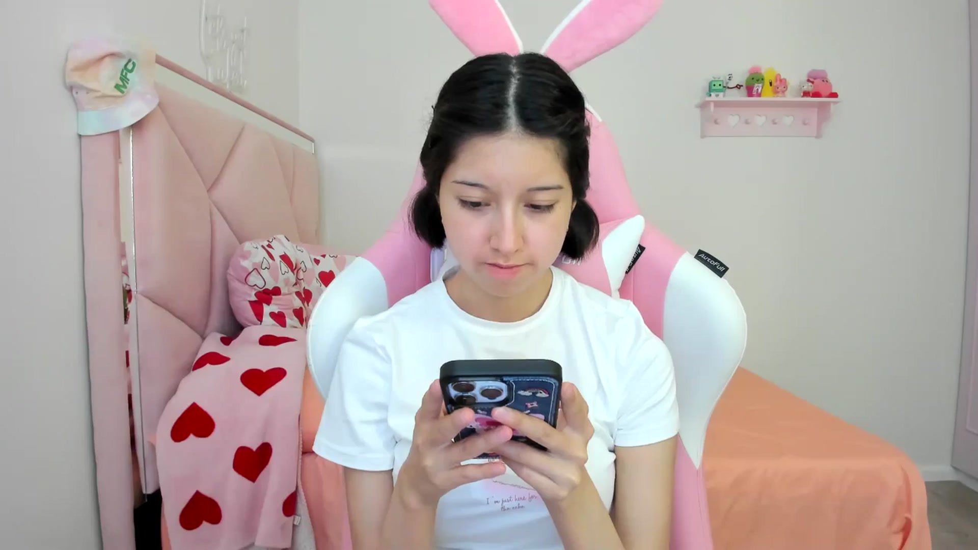 Gallery image thumbnail from Cherrycute666's myfreecams stream on, 08/11/2024, 24:01 image 19 of 20