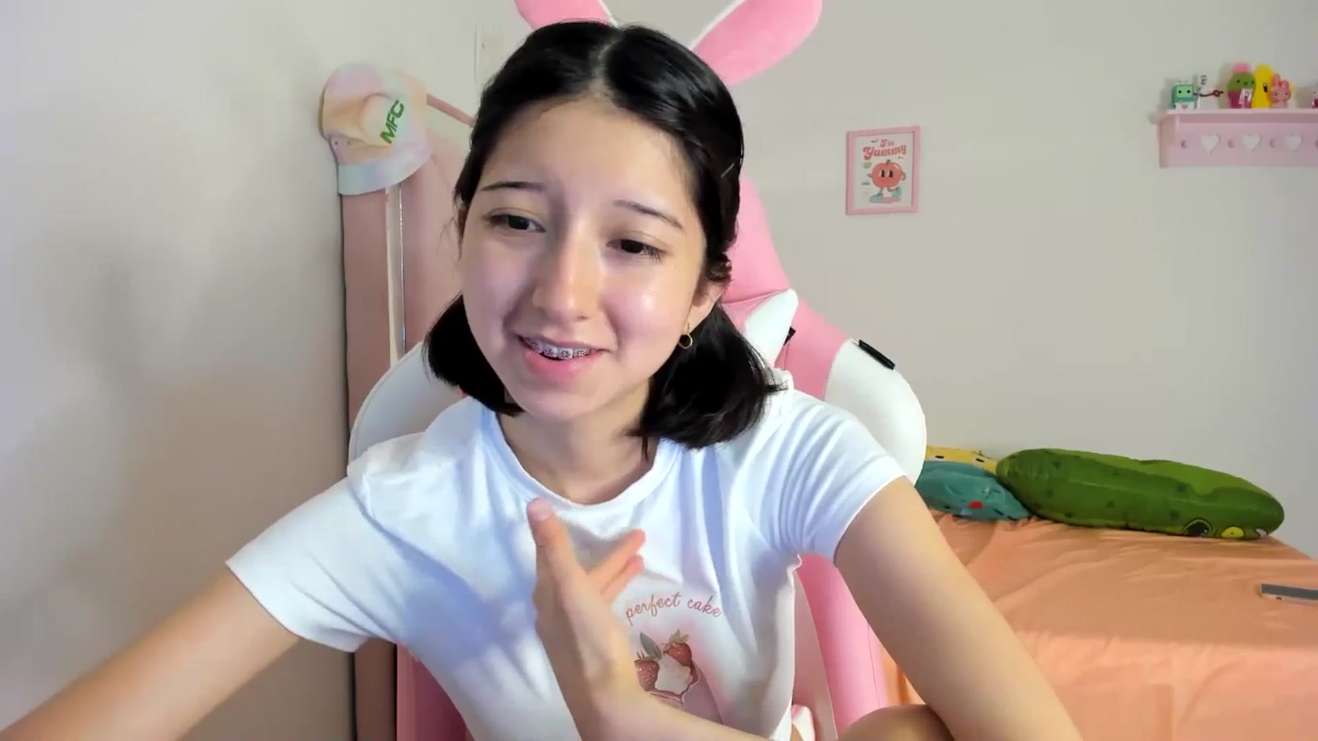 Gallery image thumbnail from Cherrycute666's myfreecams stream on, 08/11/2024, 04:52 image 16 of 20