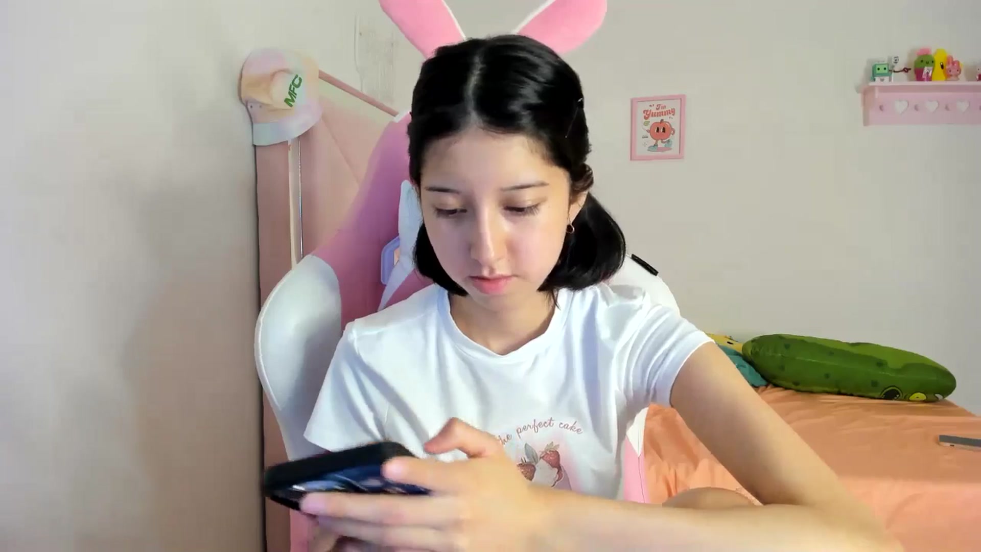 Gallery image thumbnail from Cherrycute666's myfreecams stream on, 08/11/2024, 04:52 image 17 of 20