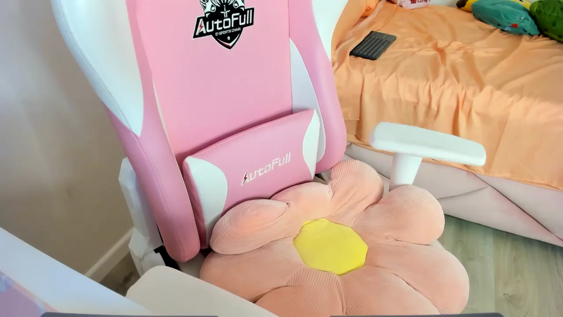 Gallery image thumbnail from Cherrycute666's myfreecams stream on, 08/11/2024, 10:09 image 4 of 20