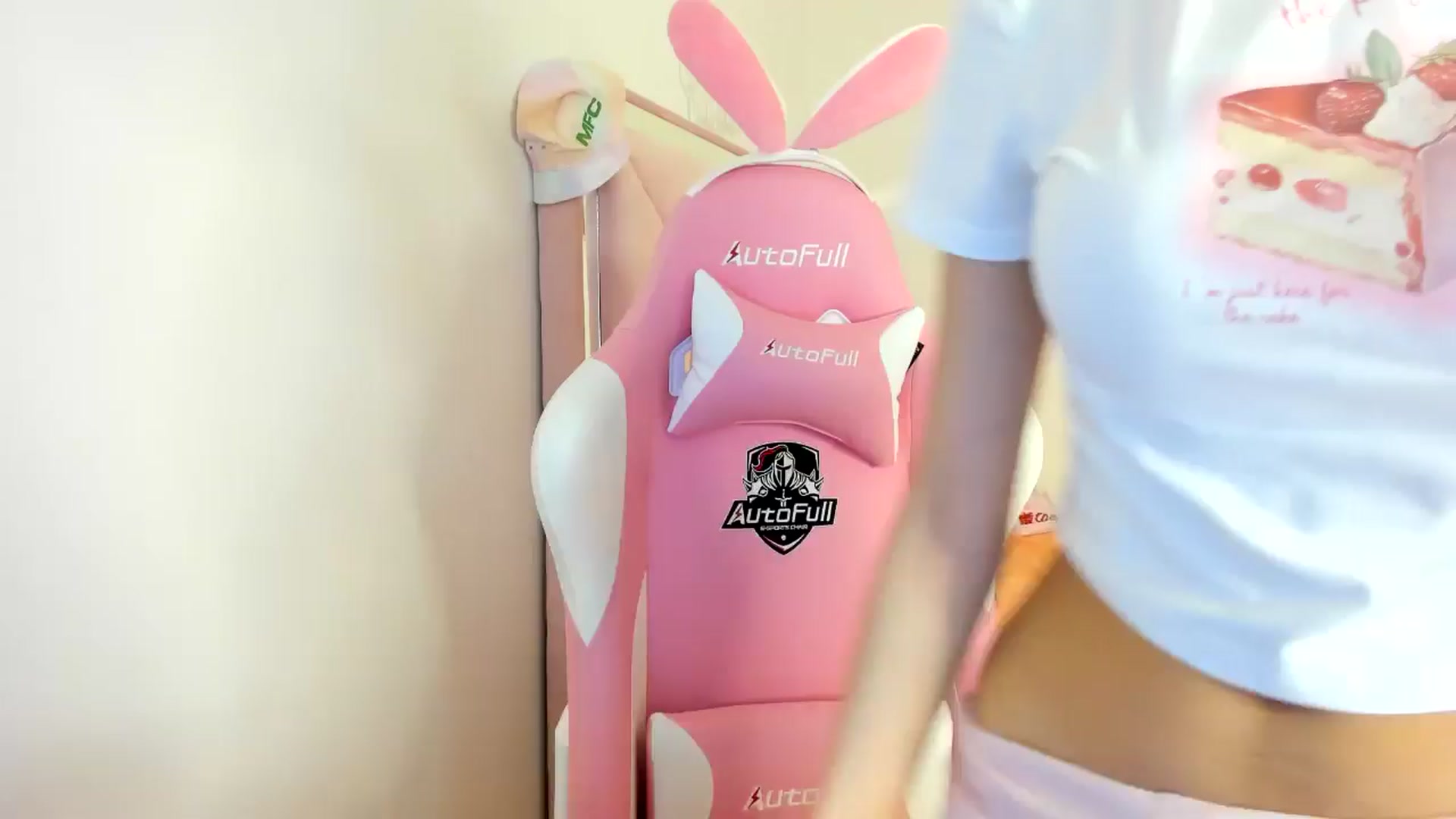 Gallery image thumbnail from Cherrycute666's myfreecams stream on, 08/11/2024, 10:09 image 16 of 20