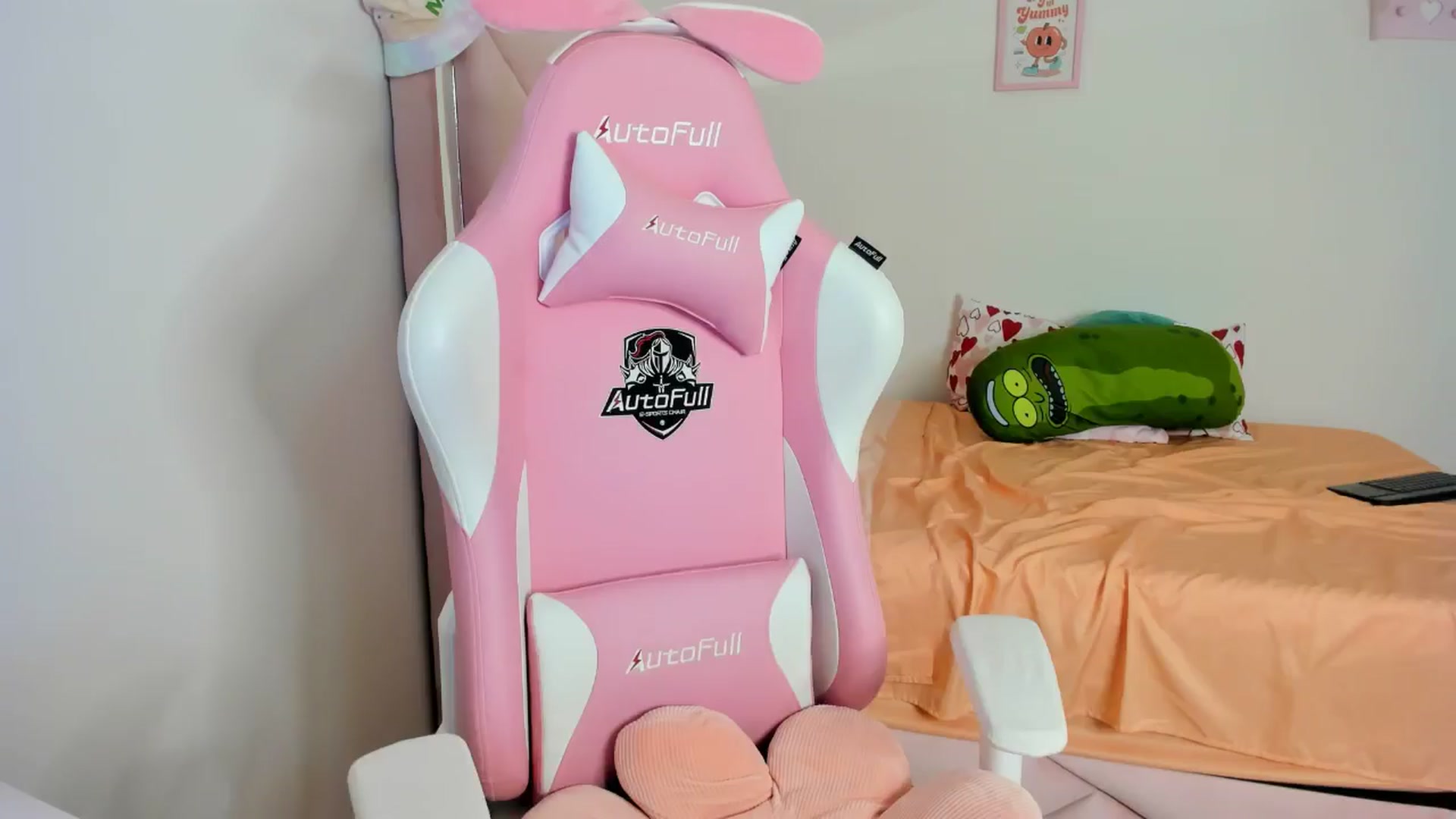 Gallery image thumbnail from Cherrycute666's myfreecams stream on, 08/15/2024, 08:51 image 3 of 20