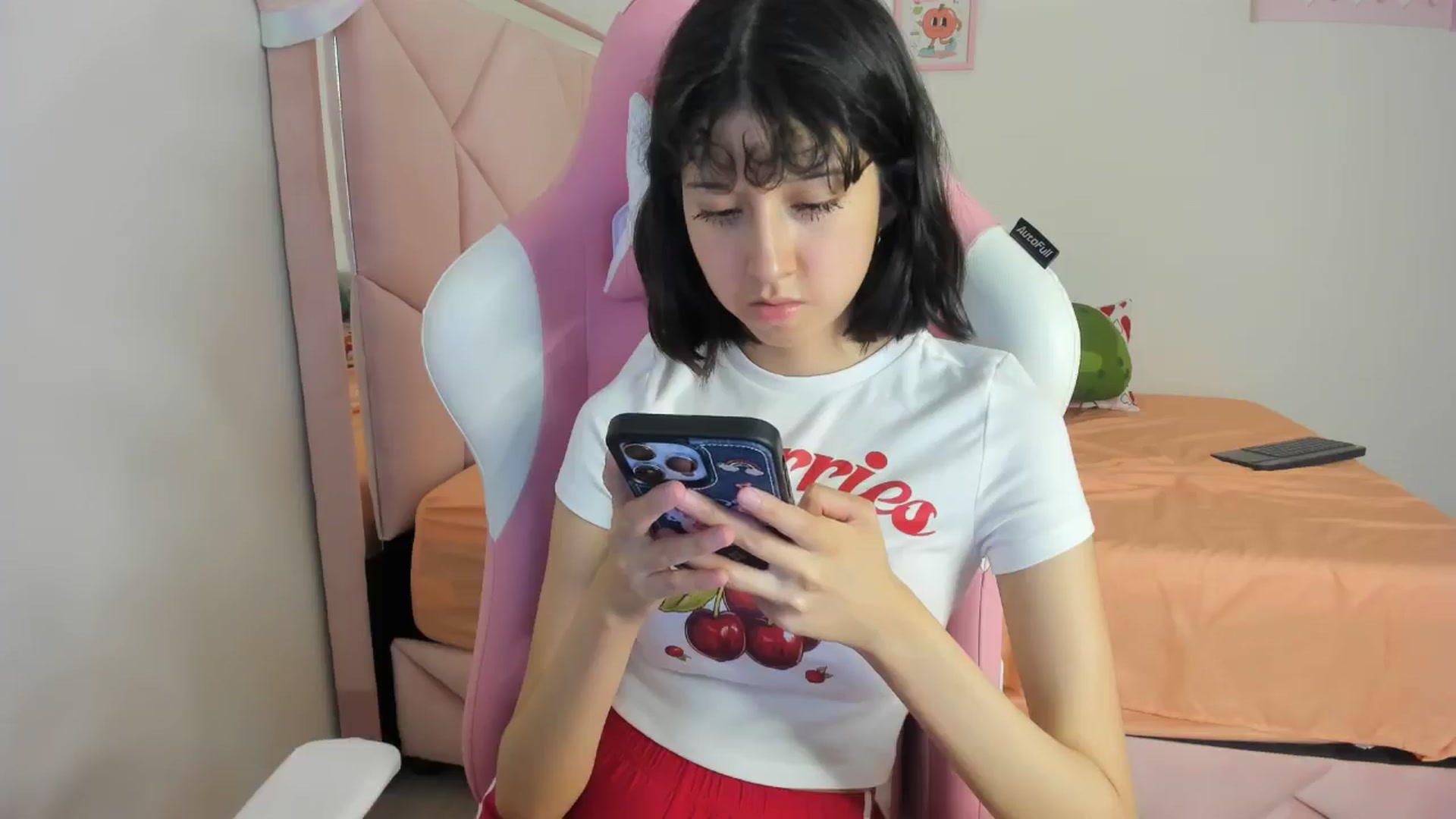 Gallery image thumbnail from Cherrycute666's myfreecams stream on, 08/15/2024, 08:51 image 18 of 20