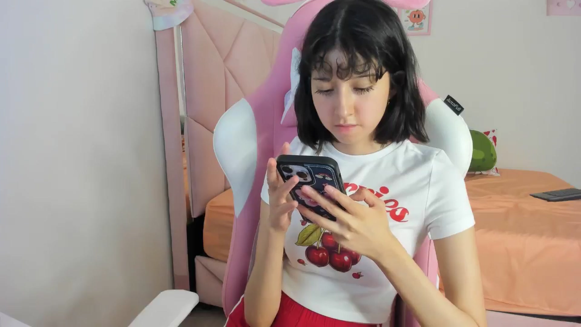 Gallery image thumbnail from Cherrycute666's myfreecams stream on, 08/15/2024, 08:51 image 15 of 20