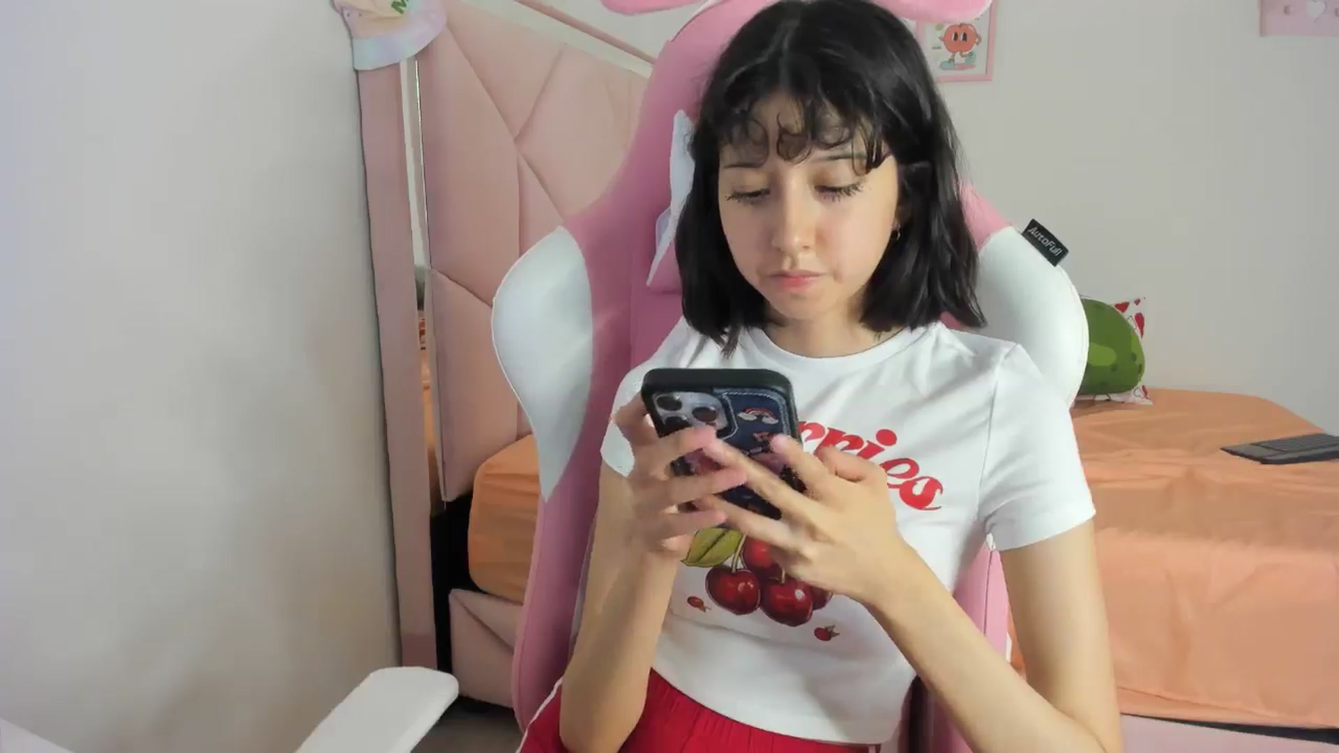 Gallery image thumbnail from Cherrycute666's myfreecams stream on, 08/15/2024, 08:51 image 16 of 20
