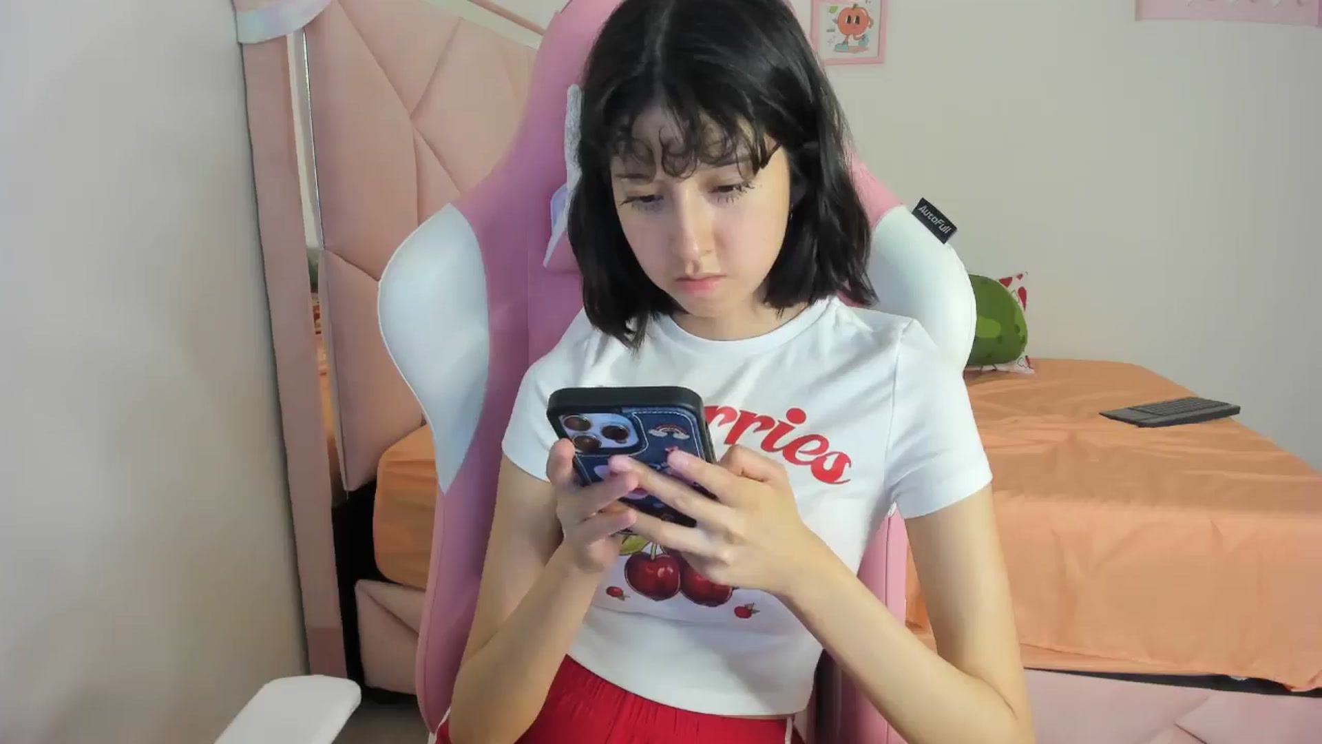 Gallery image thumbnail from Cherrycute666's myfreecams stream on, 08/15/2024, 08:51 image 19 of 20