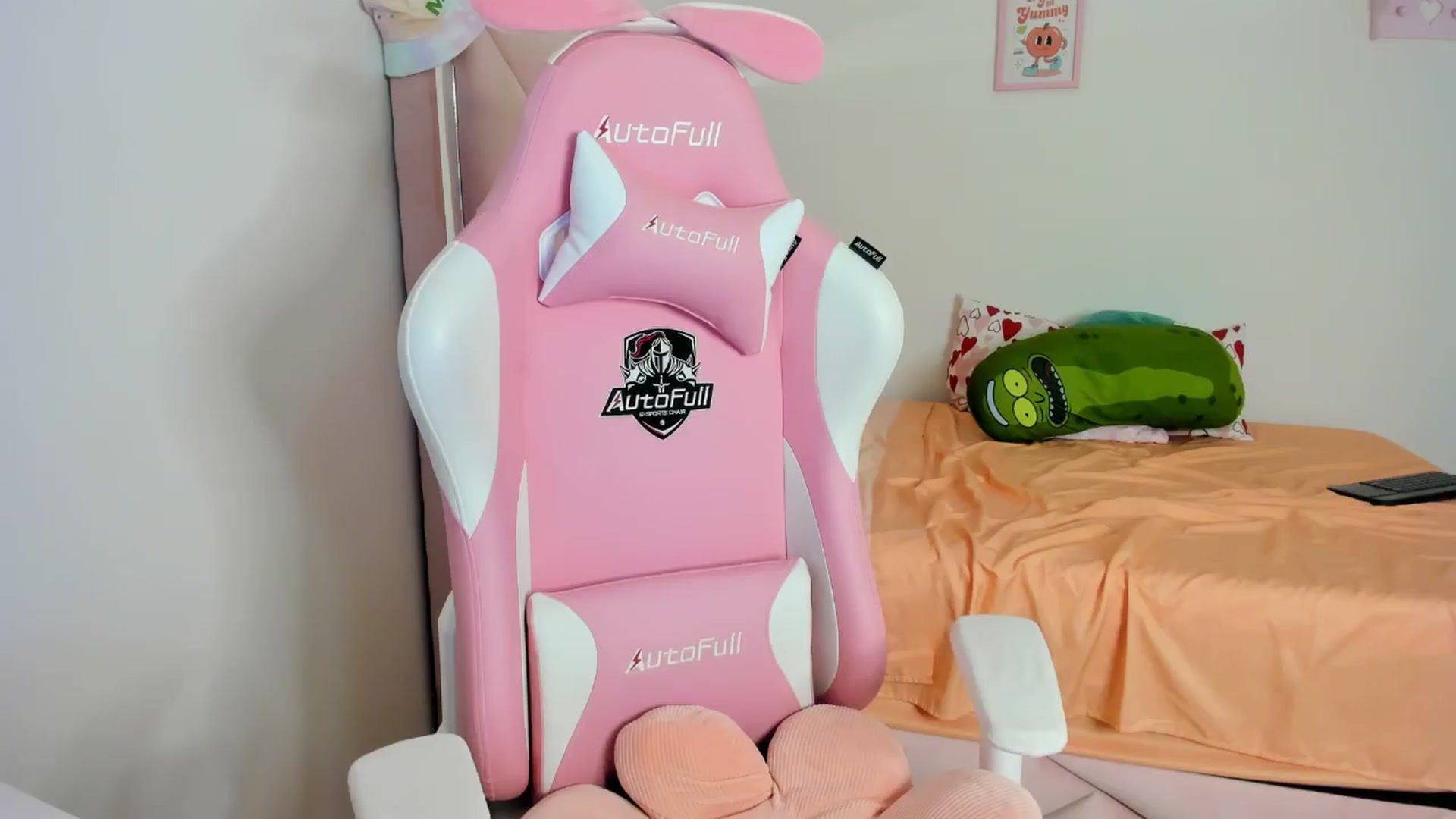 Gallery image thumbnail from Cherrycute666's myfreecams stream on, 08/15/2024, 08:51 image 8 of 20