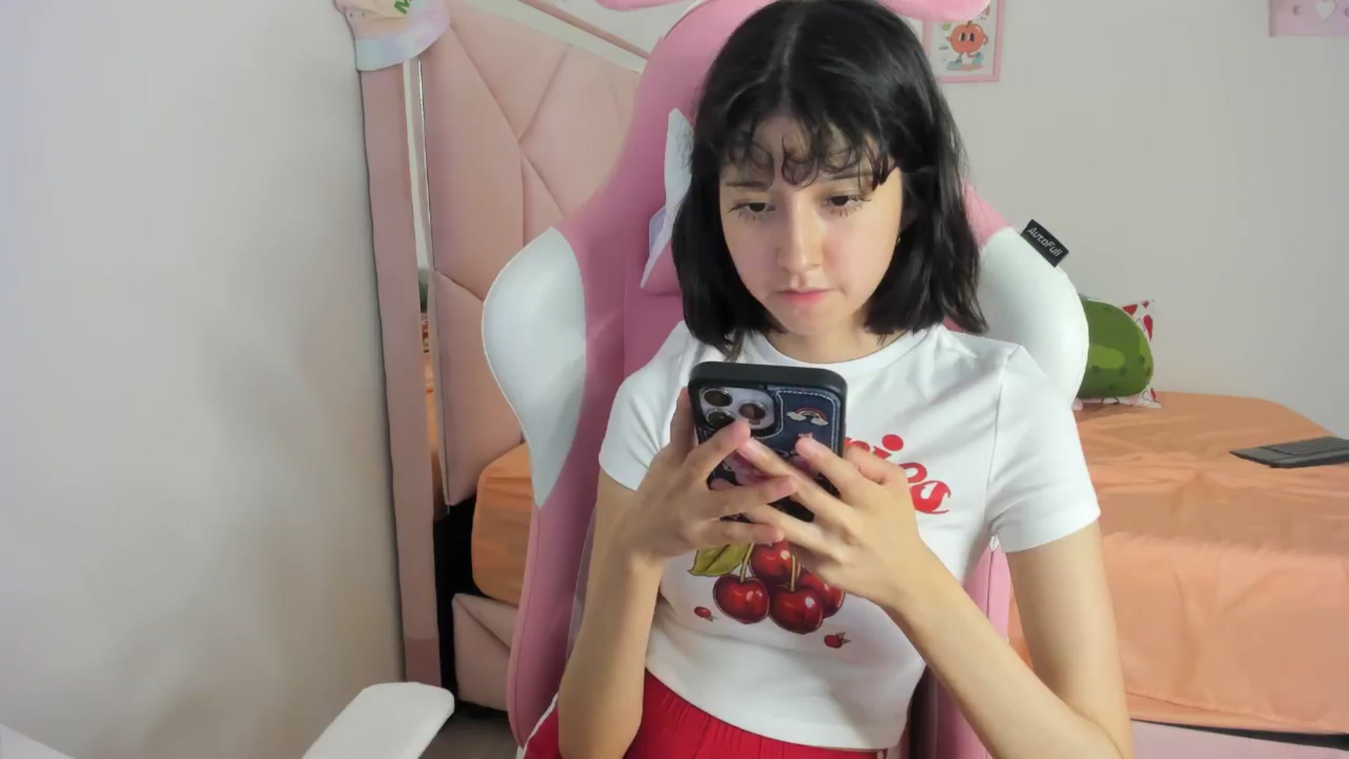 Gallery image thumbnail from Cherrycute666's myfreecams stream on, 08/15/2024, 08:51 image 17 of 20