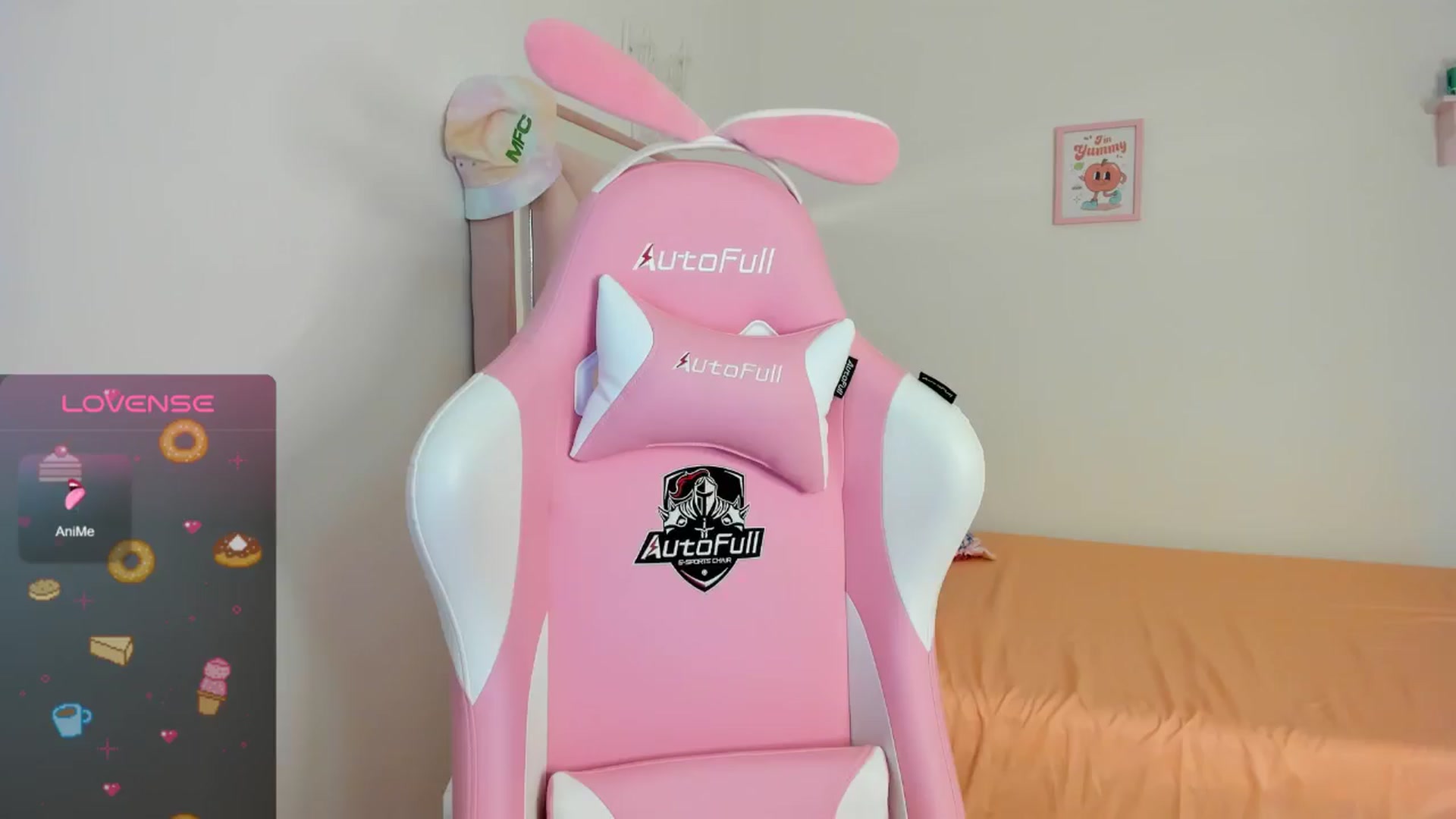 Gallery image thumbnail from Cherrycute666's myfreecams stream on, 08/18/2024, 01:04 image 12 of 20