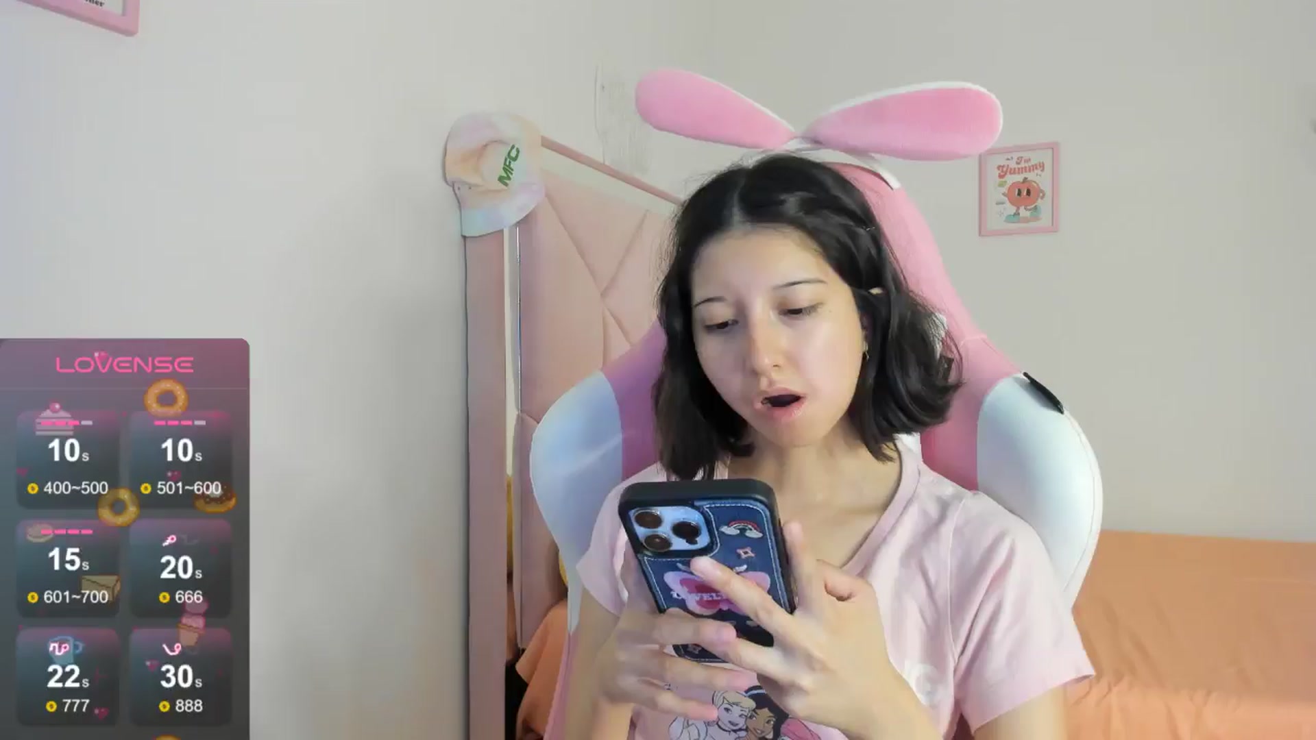 Gallery image thumbnail from Cherrycute666's myfreecams stream on, 08/18/2024, 01:04 image 18 of 20