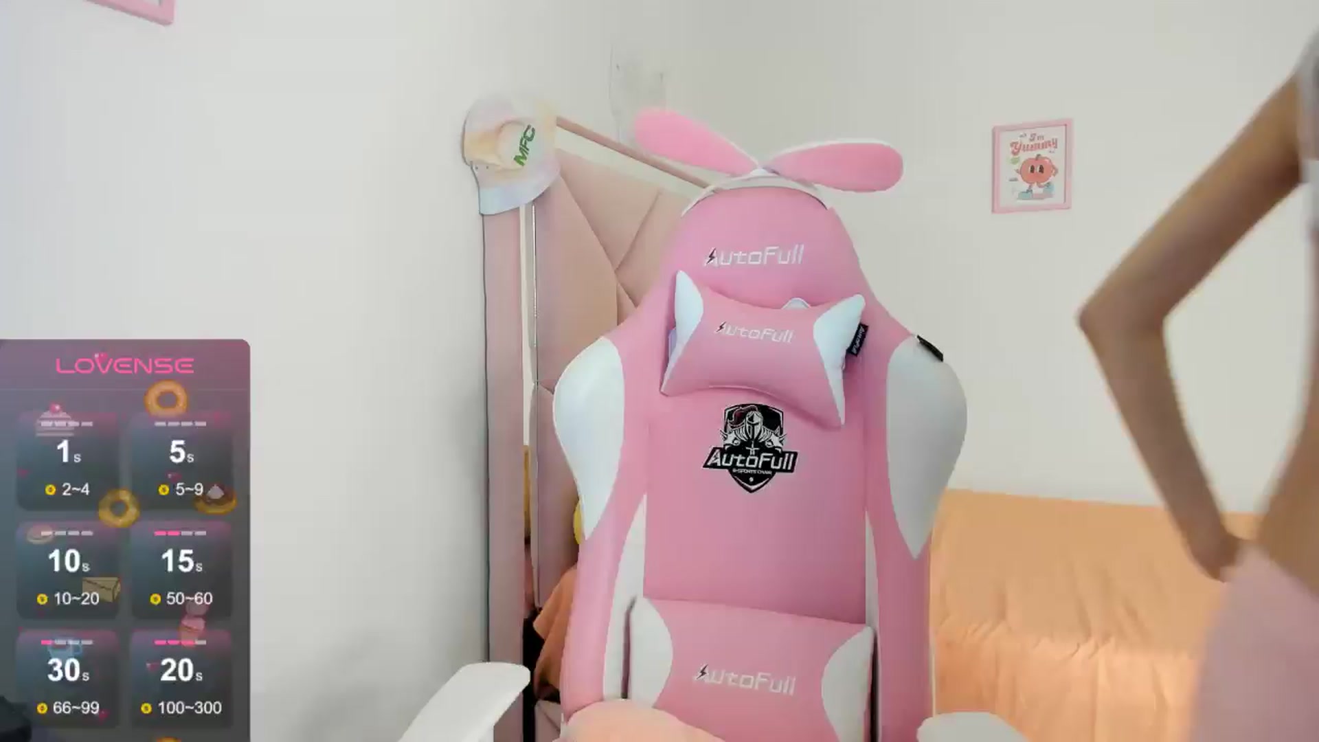 Gallery image thumbnail from Cherrycute666's myfreecams stream on, 08/18/2024, 01:04 image 15 of 20