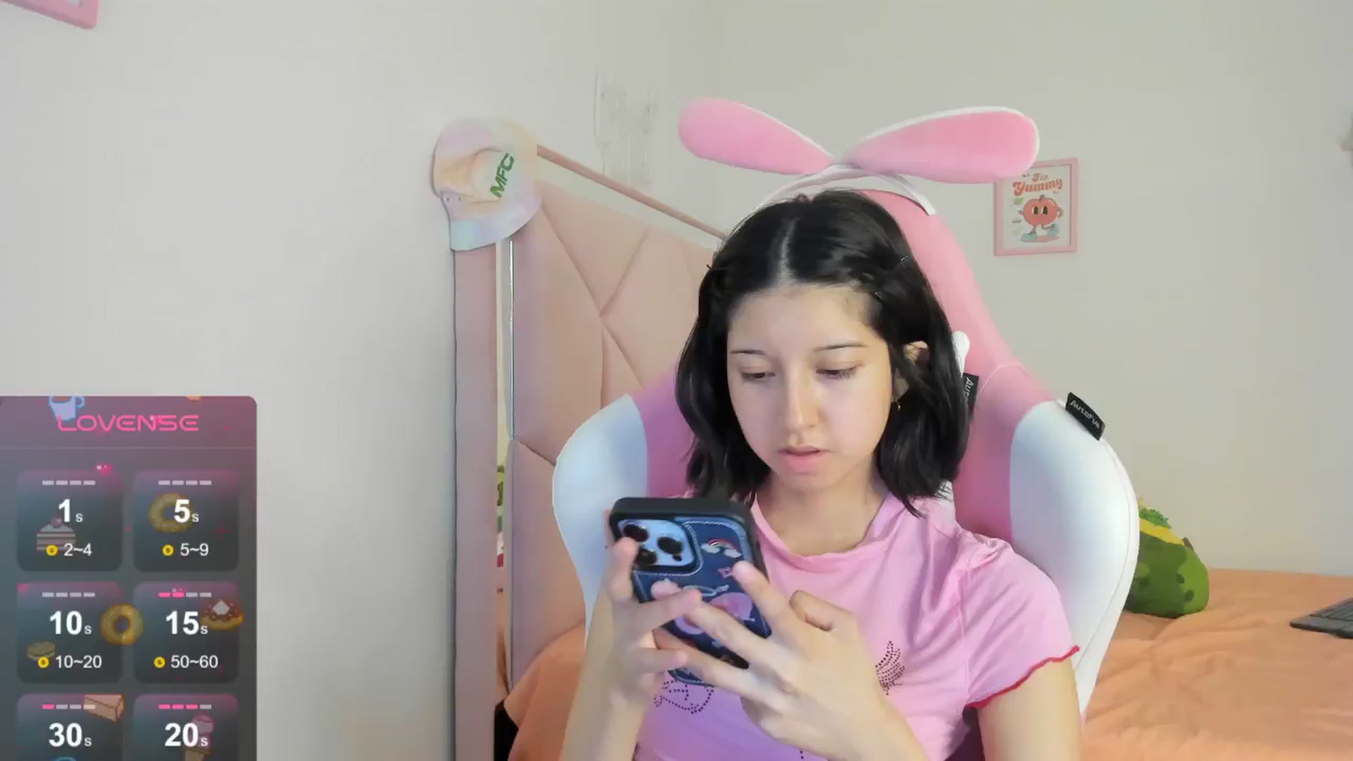 Gallery image thumbnail from Cherrycute666's myfreecams stream on, 08/19/2024, 04:31 image 1 of 20