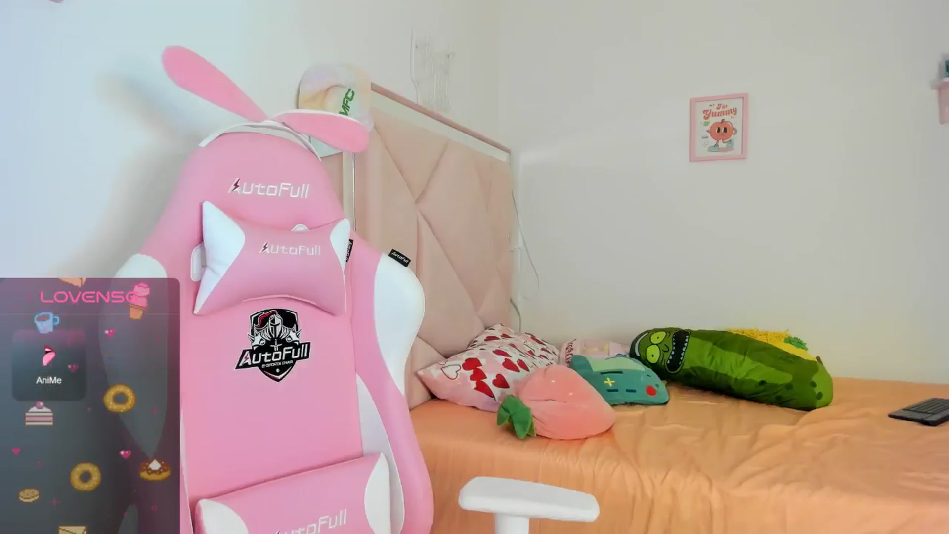 Gallery image thumbnail from Cherrycute666's myfreecams stream on, 08/19/2024, 05:28 image 6 of 20