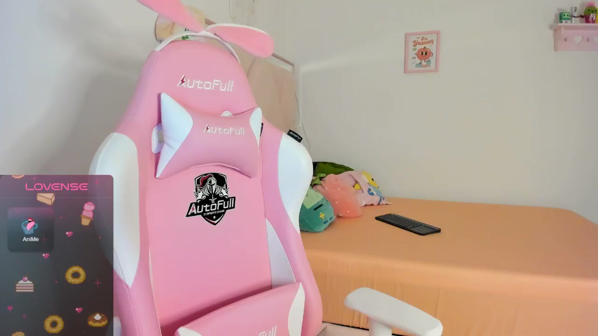 Gallery image thumbnail from Cherrycute666's myfreecams stream on, 08/20/2024, 03:21 image 10 of 20