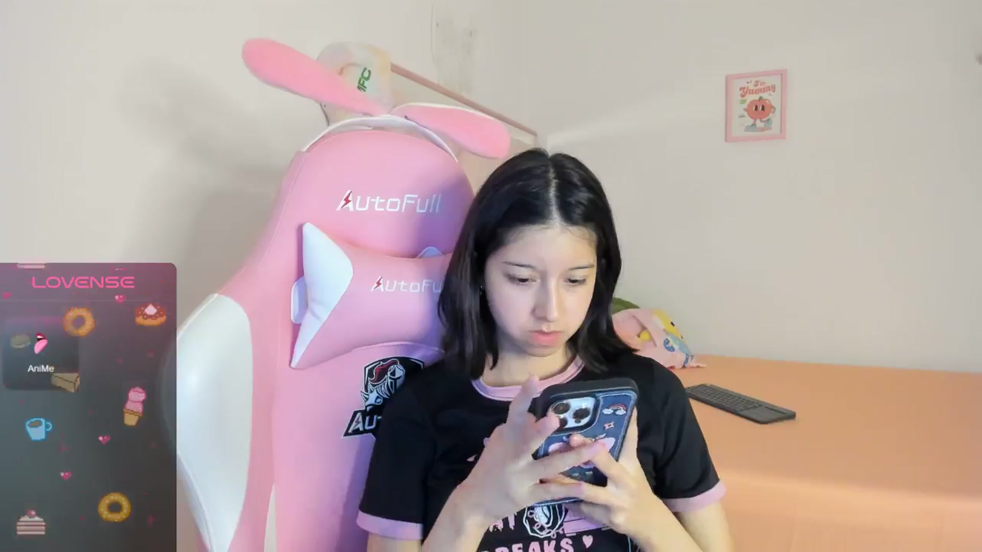 Gallery image thumbnail from Cherrycute666's myfreecams stream on, 08/20/2024, 06:30 image 9 of 20