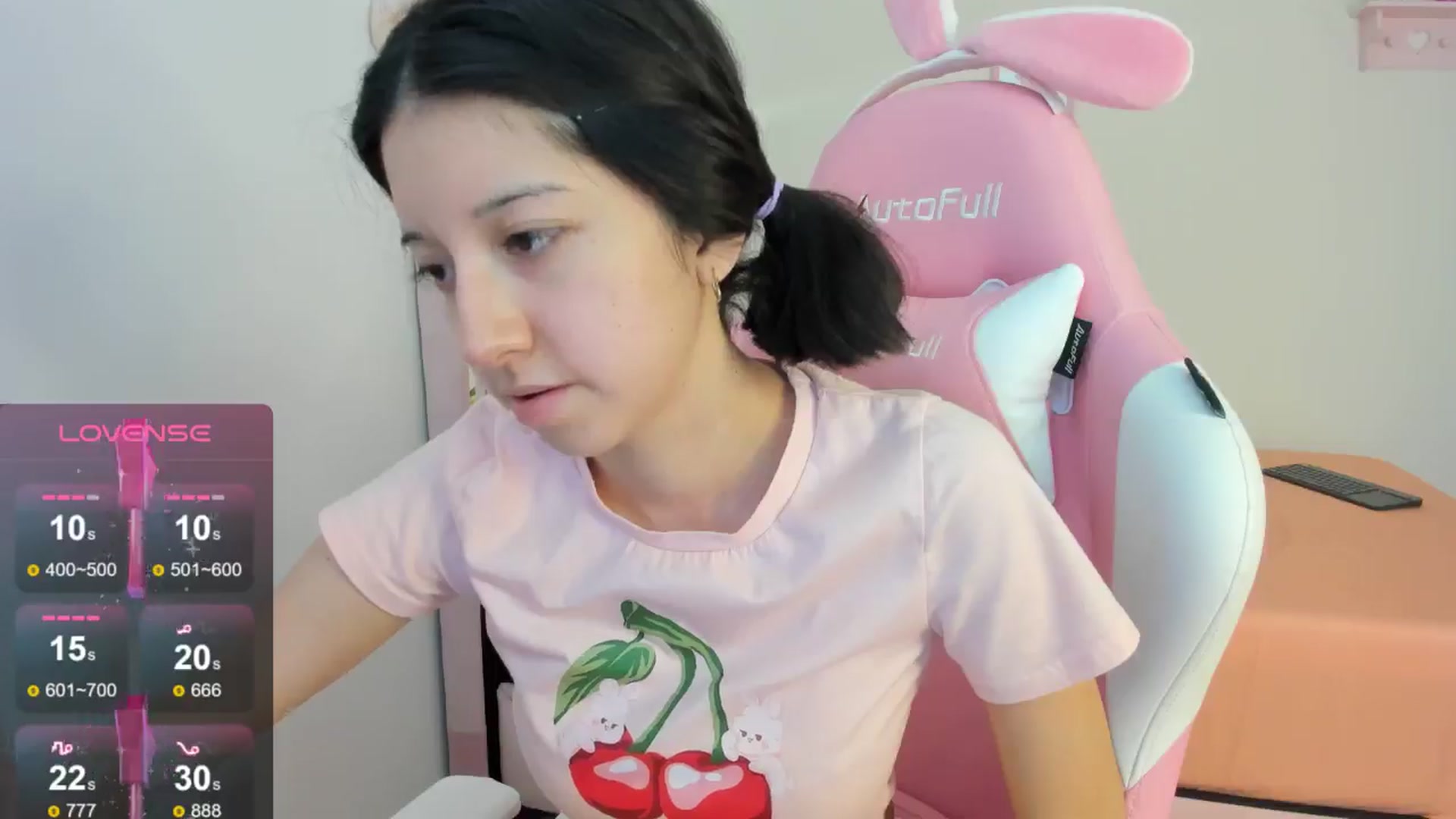 Gallery image thumbnail from Cherrycute666's myfreecams stream on, 08/27/2024, 21:43 image 15 of 20