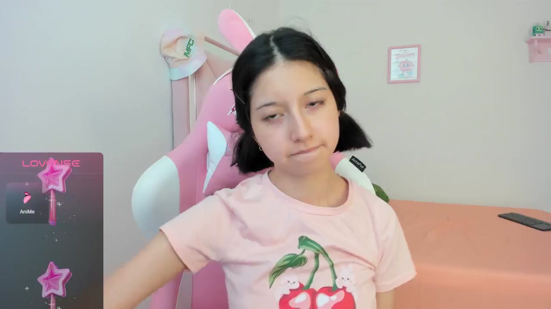 Gallery image thumbnail from Cherrycute666's myfreecams stream on, 08/27/2024, 22:16 image 3 of 20
