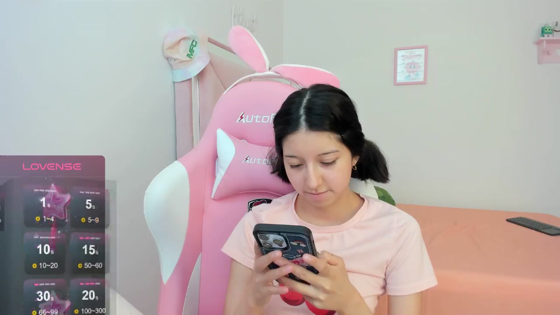 Gallery image thumbnail from Cherrycute666's myfreecams stream on, 08/27/2024, 22:16 image 7 of 20