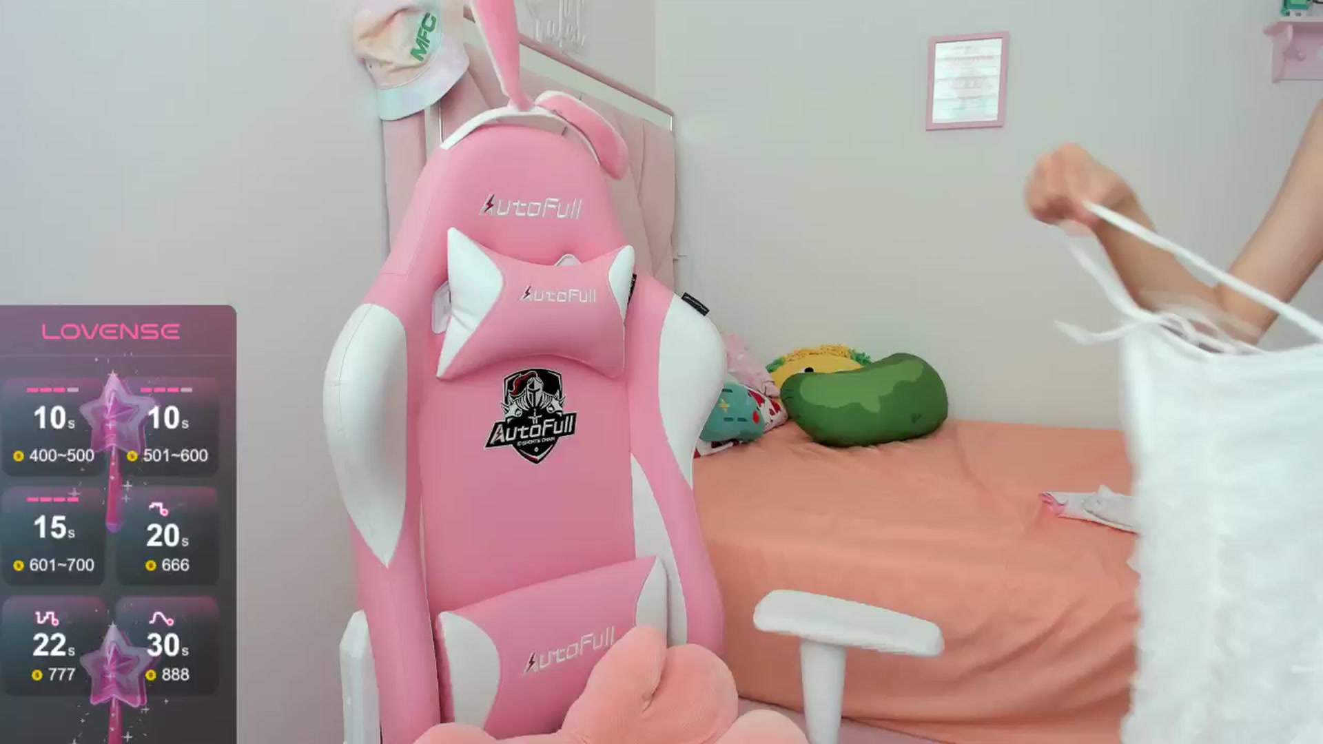 Gallery image thumbnail from Cherrycute666's myfreecams stream on, 08/28/2024, 22:29 image 4 of 20