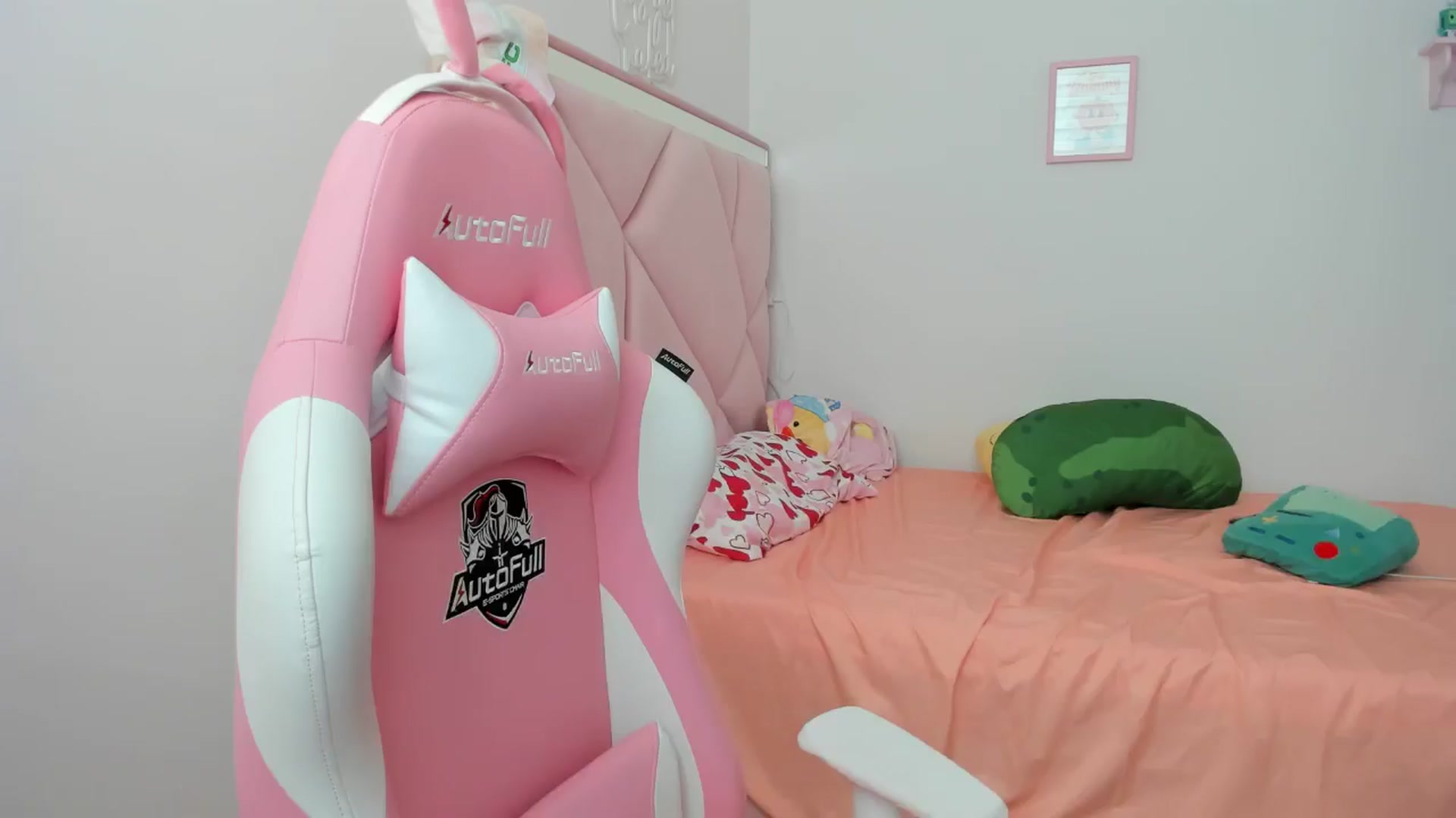 Gallery image thumbnail from Cherrycute666's myfreecams stream on, 08/29/2024, 18:43 image 11 of 20