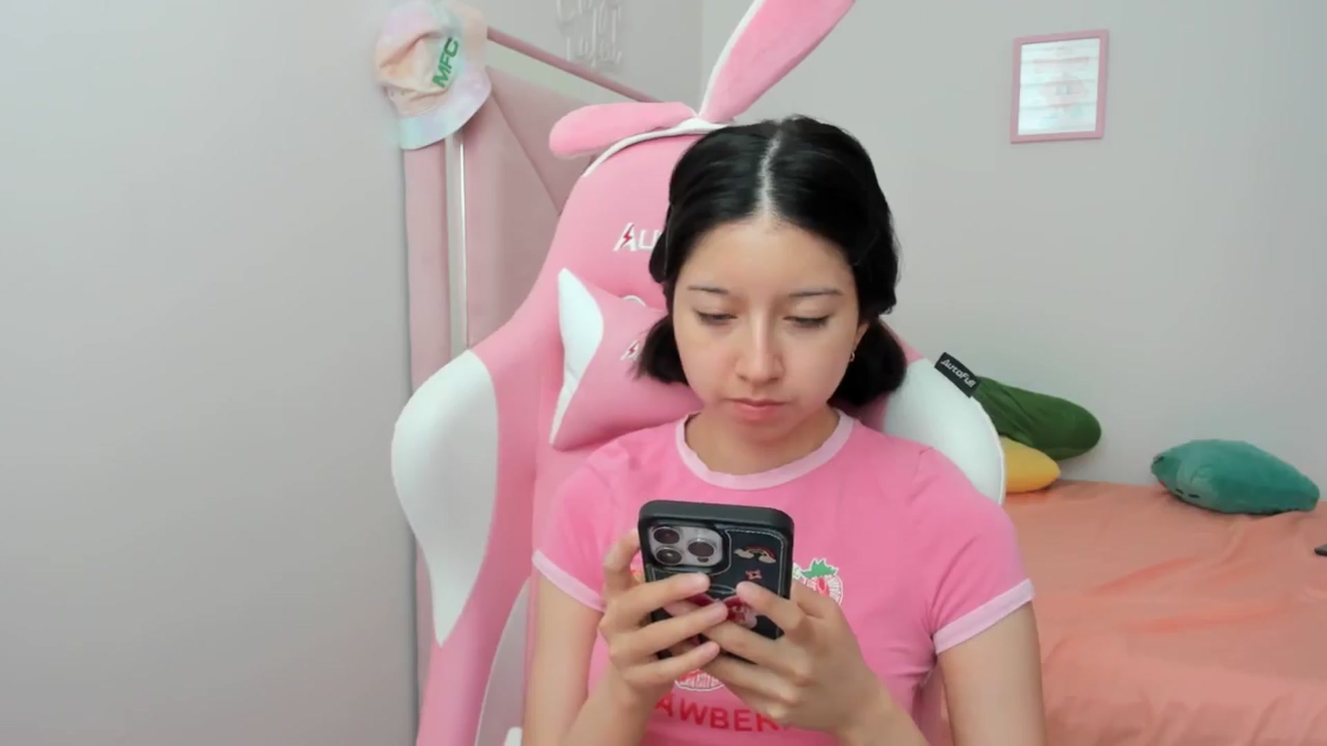 Gallery image thumbnail from Cherrycute666's myfreecams stream on, 09/02/2024, 19:02 image 3 of 20