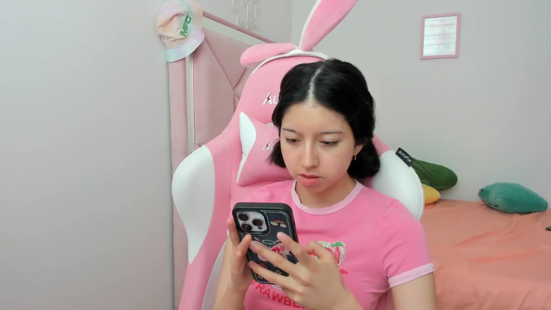 Gallery image thumbnail from Cherrycute666's myfreecams stream on, 09/02/2024, 19:02 image 20 of 20