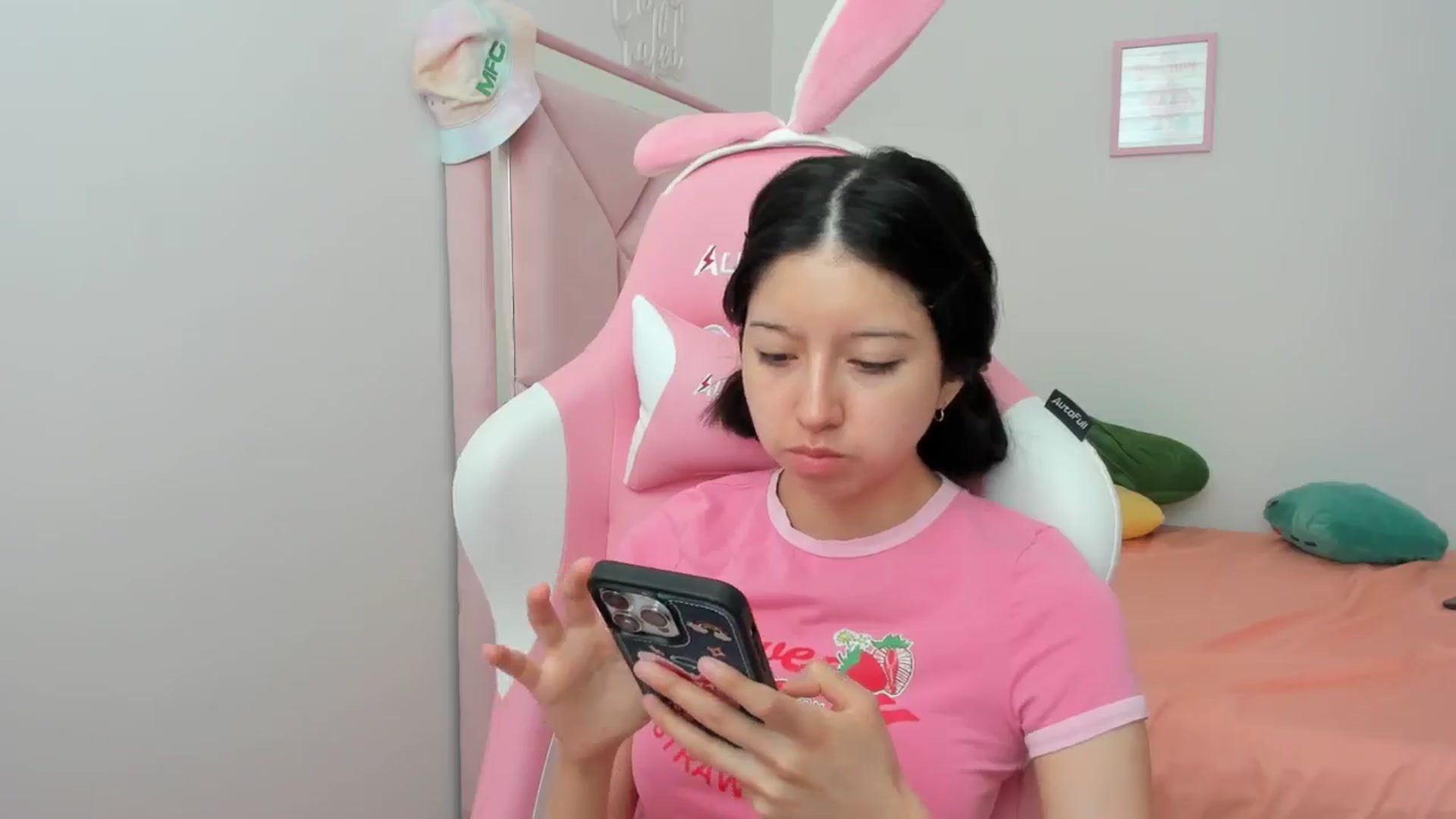 Gallery image thumbnail from Cherrycute666's myfreecams stream on, 09/02/2024, 19:02 image 18 of 20