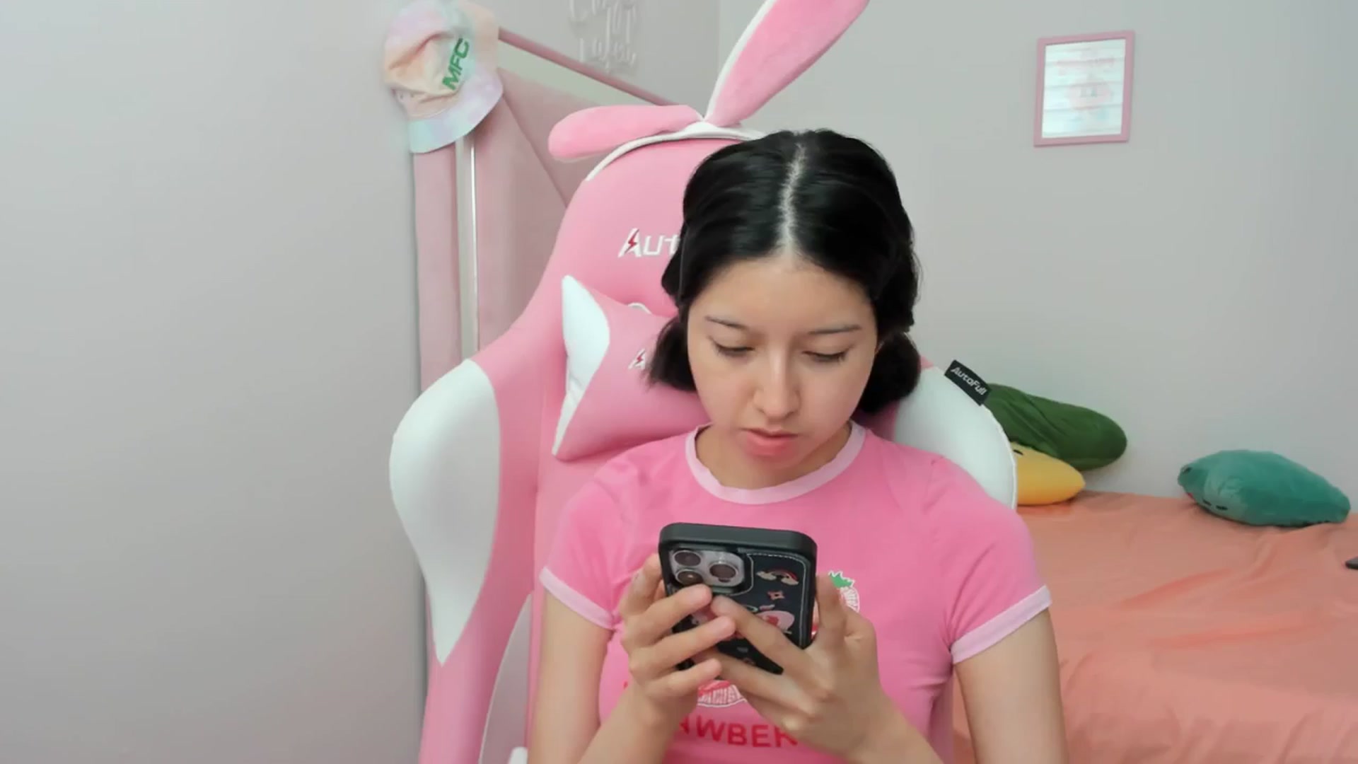 Gallery image thumbnail from Cherrycute666's myfreecams stream on, 09/02/2024, 19:02 image 4 of 20
