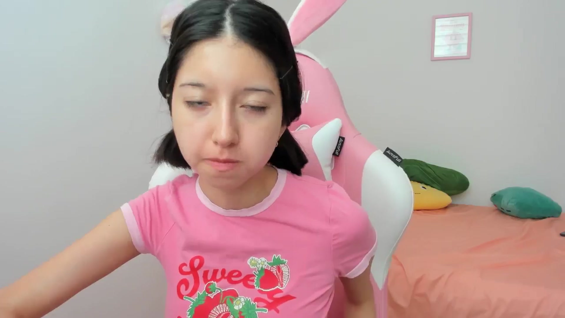 Gallery image thumbnail from Cherrycute666's myfreecams stream on, 09/02/2024, 19:02 image 17 of 20