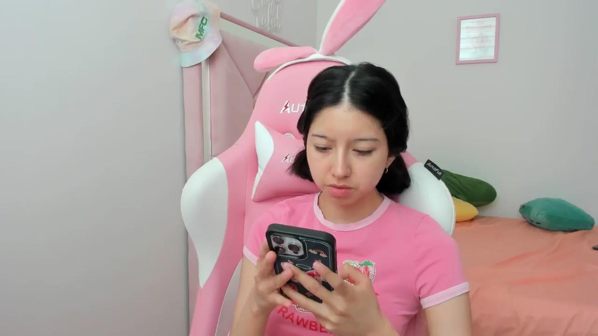 Gallery image thumbnail from Cherrycute666's myfreecams stream on, 09/02/2024, 19:02 image 19 of 20