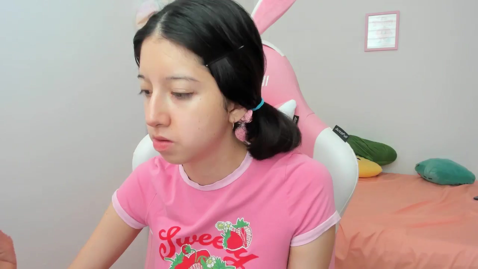 Gallery image thumbnail from Cherrycute666's myfreecams stream on, 09/02/2024, 19:02 image 11 of 20