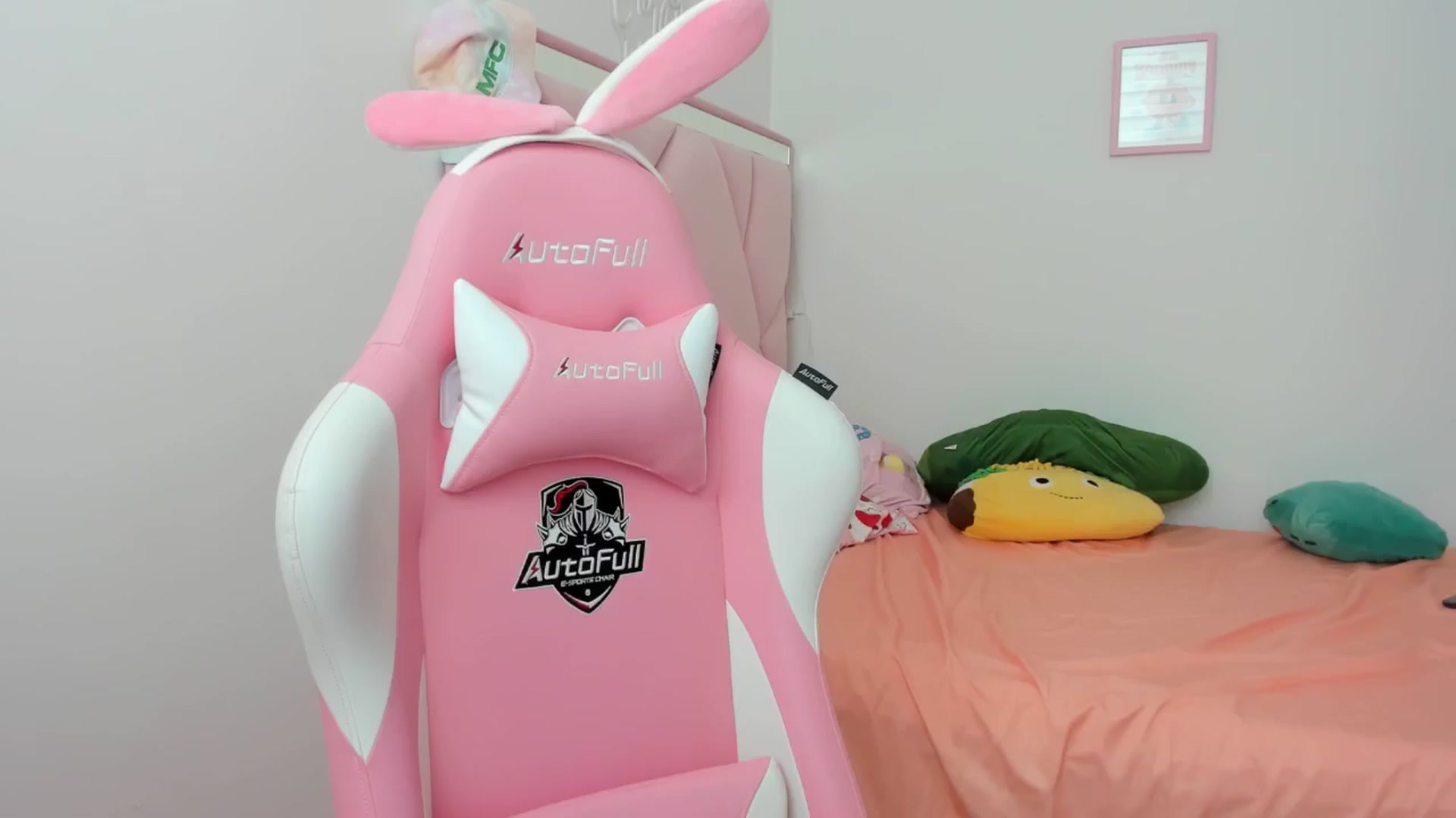 Gallery image thumbnail from Cherrycute666's myfreecams stream on, 09/02/2024, 19:02 image 6 of 20