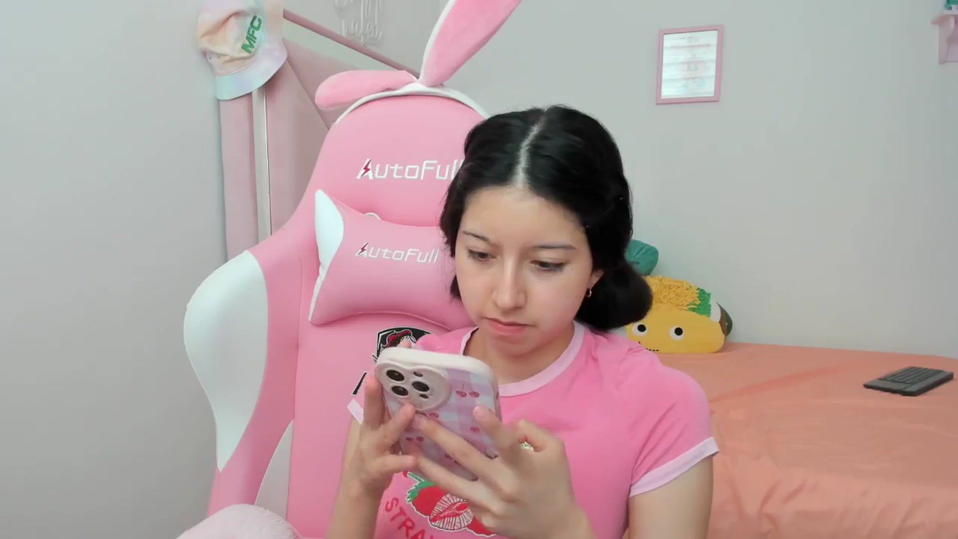 Gallery image thumbnail from Cherrycute666's myfreecams stream on, 09/02/2024, 20:26 image 17 of 20