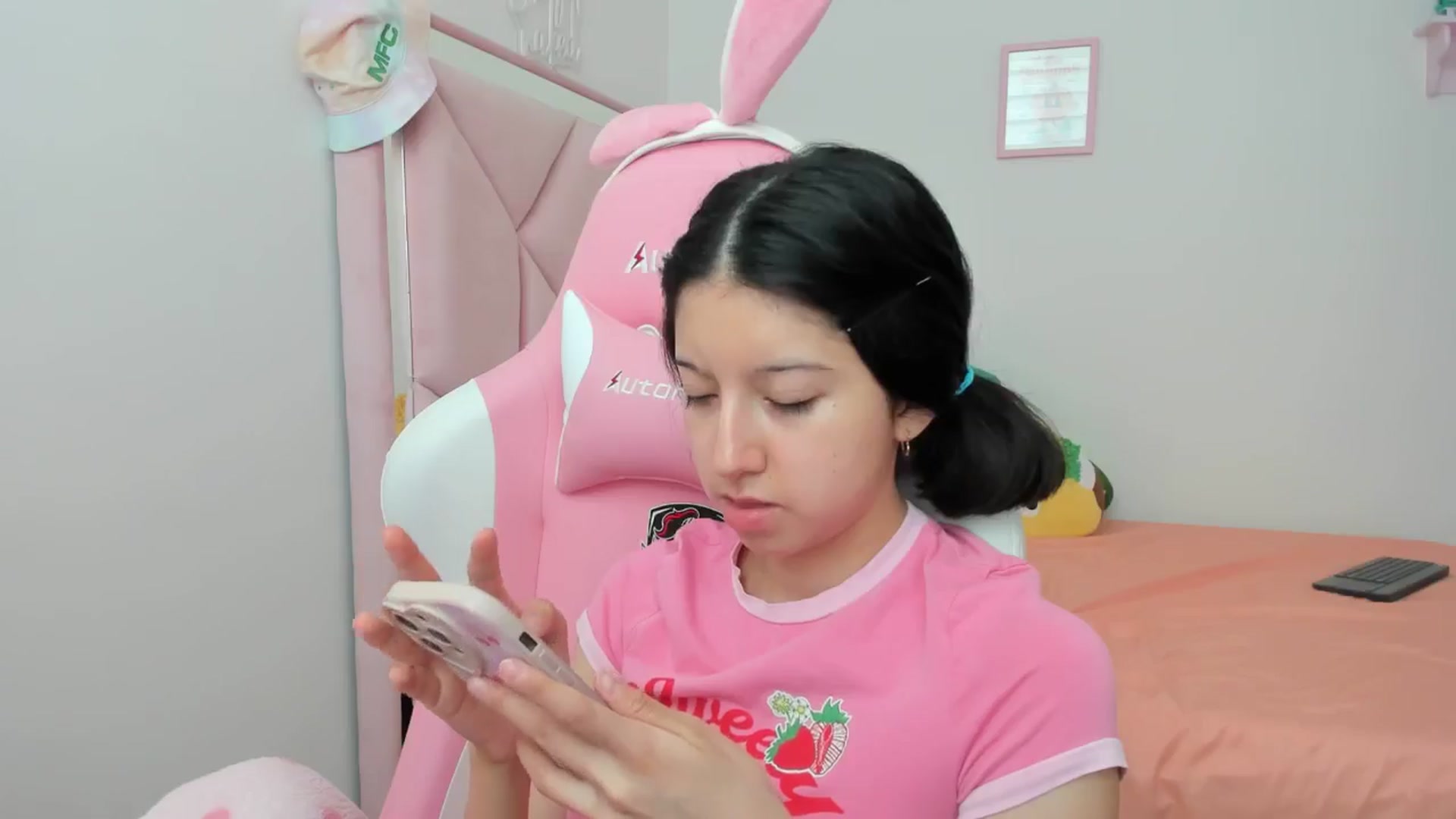 Gallery image thumbnail from Cherrycute666's myfreecams stream on, 09/02/2024, 20:26 image 18 of 20