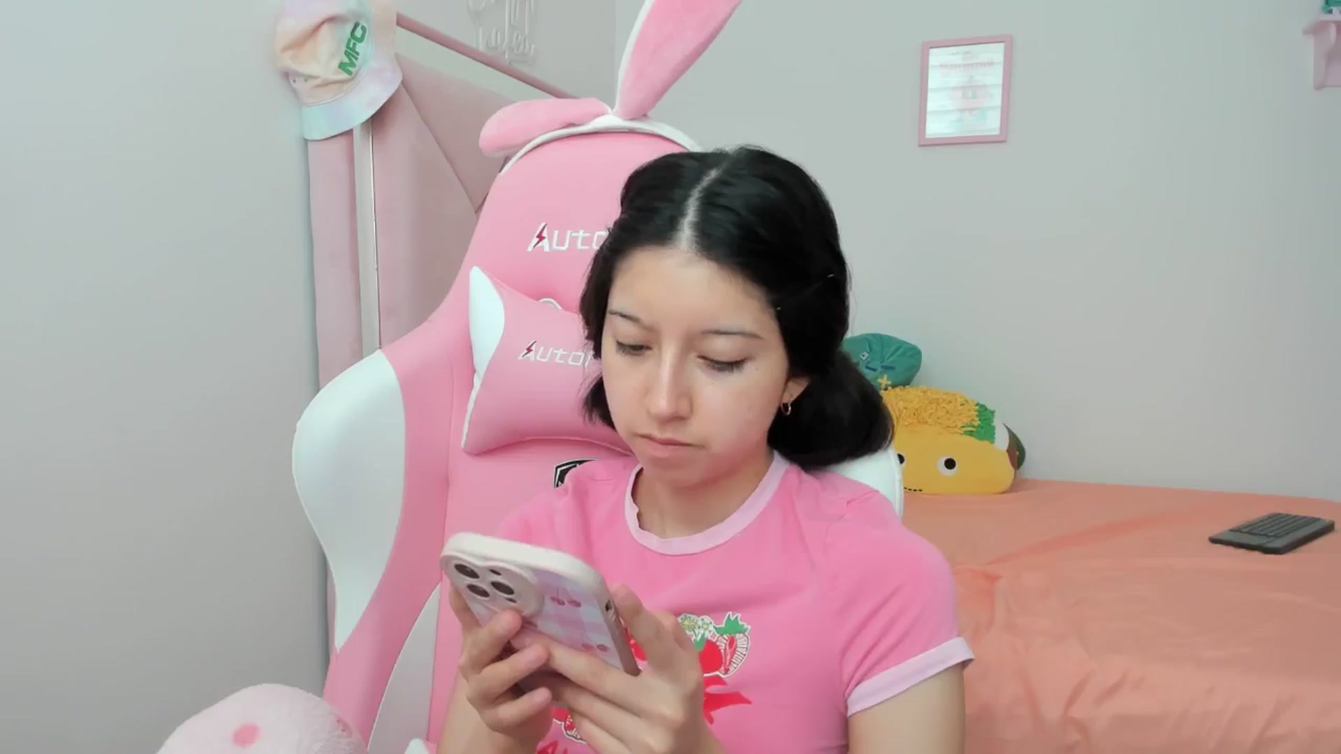 Gallery image thumbnail from Cherrycute666's myfreecams stream on, 09/02/2024, 20:26 image 19 of 20