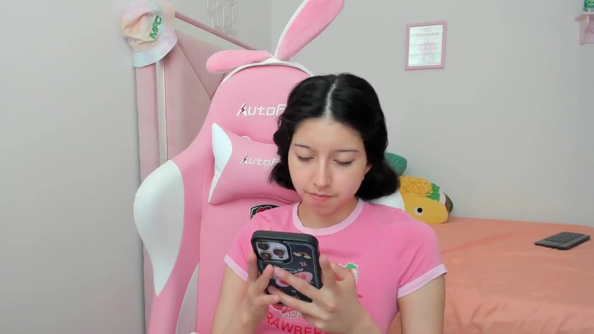 Gallery image thumbnail from Cherrycute666's myfreecams stream on, 09/02/2024, 20:26 image 4 of 20