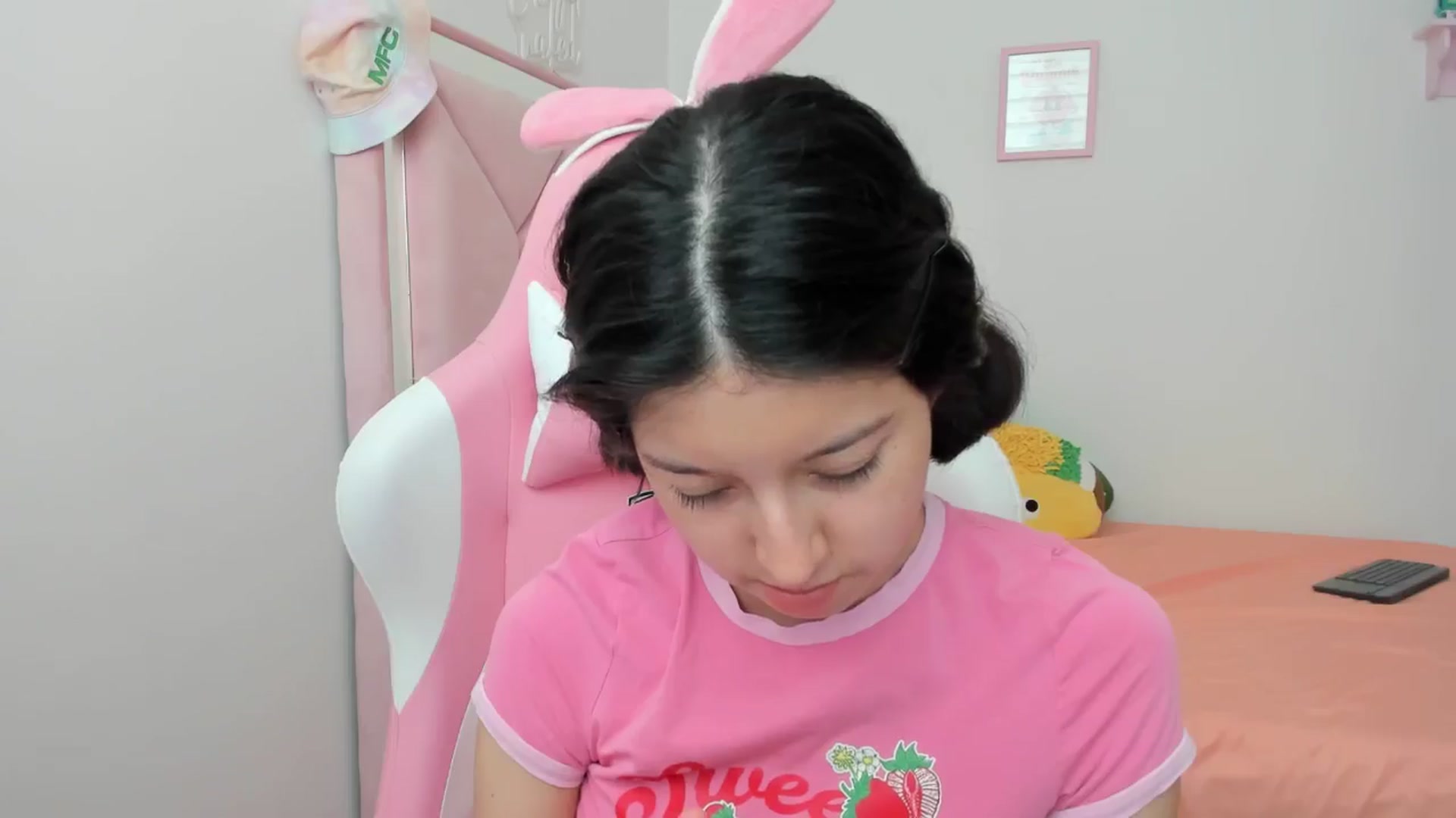 Gallery image thumbnail from Cherrycute666's myfreecams stream on, 09/02/2024, 20:26 image 6 of 20