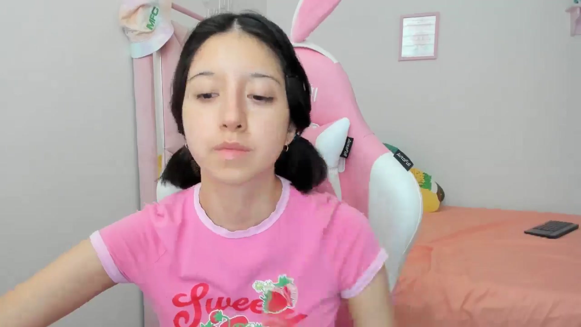 Gallery image thumbnail from Cherrycute666's myfreecams stream on, 09/02/2024, 22:00 image 4 of 20