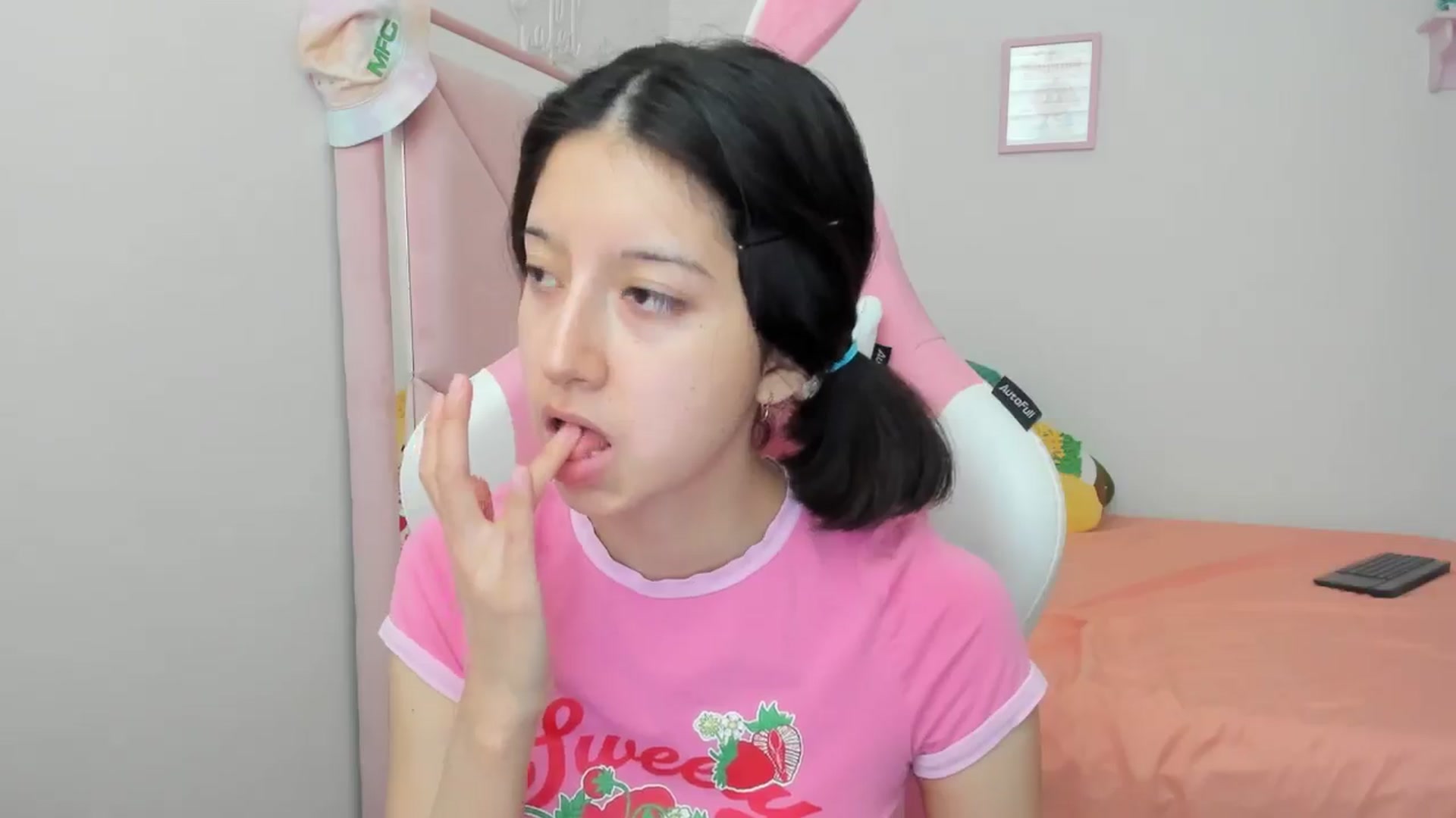 Gallery image thumbnail from Cherrycute666's myfreecams stream on, 09/02/2024, 22:00 image 2 of 20