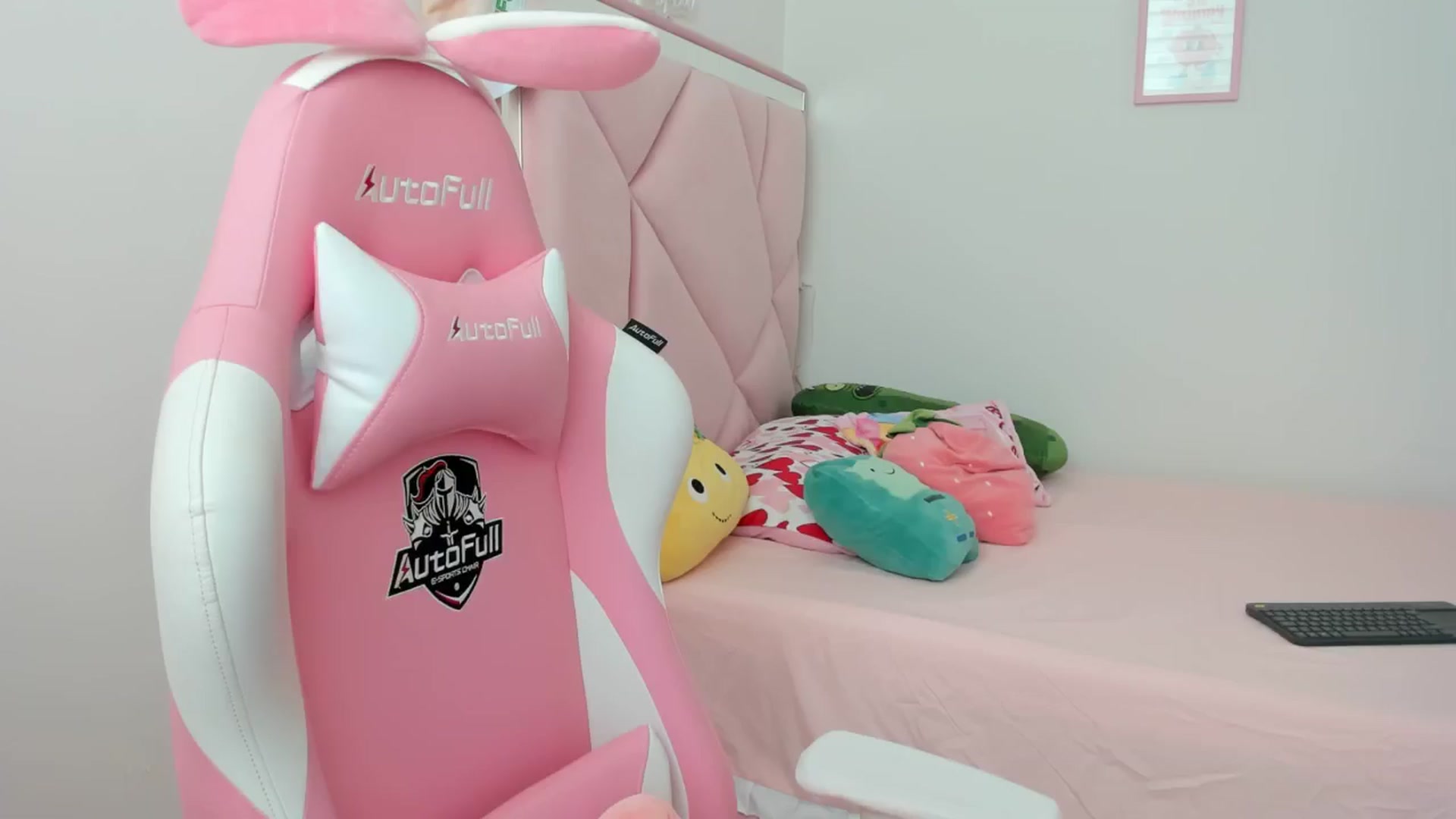 Gallery image thumbnail from Cherrycute666's myfreecams stream on, 09/05/2024, 18:24 image 17 of 20