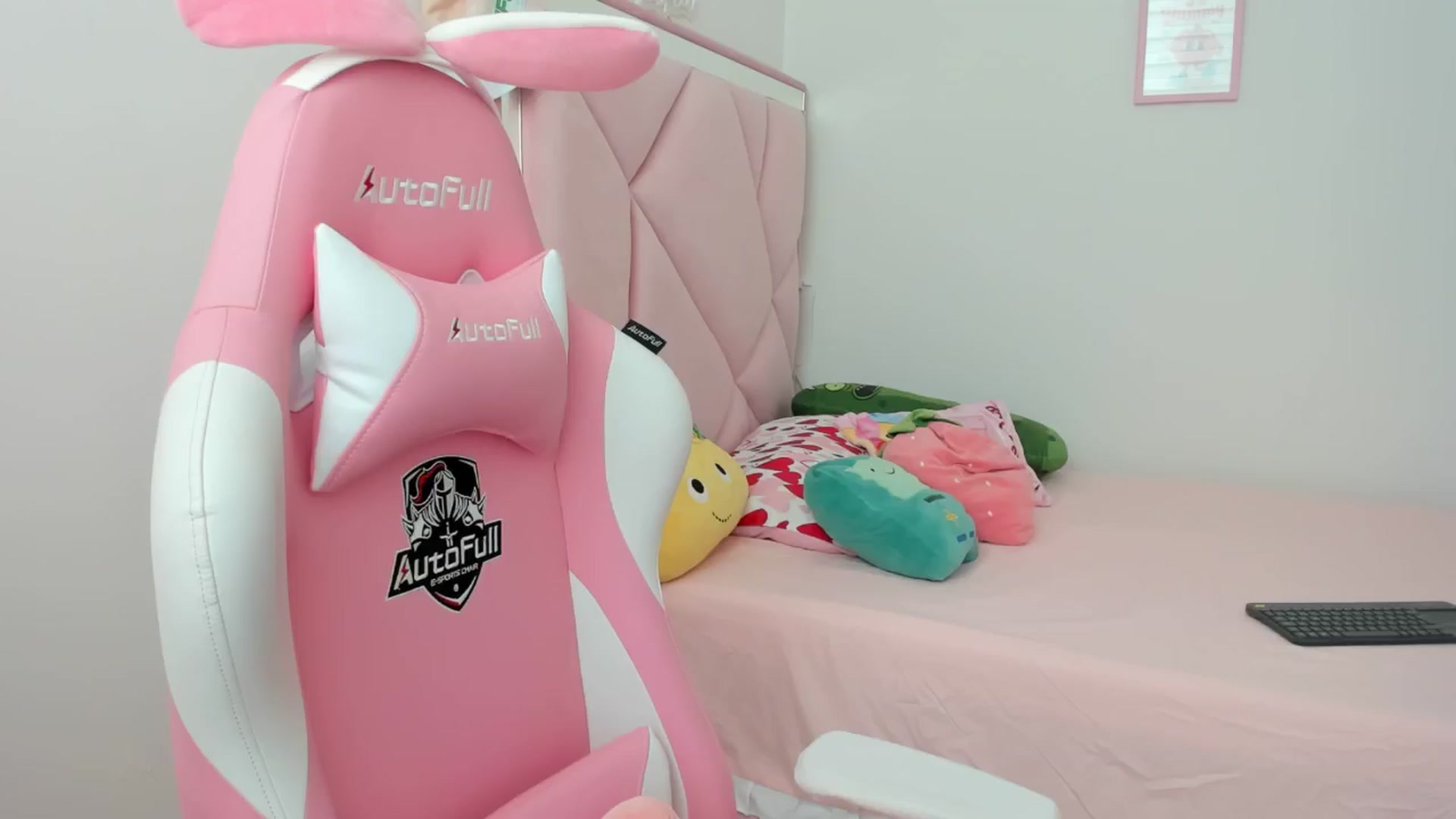 Gallery image thumbnail from Cherrycute666's myfreecams stream on, 09/05/2024, 18:24 image 15 of 20