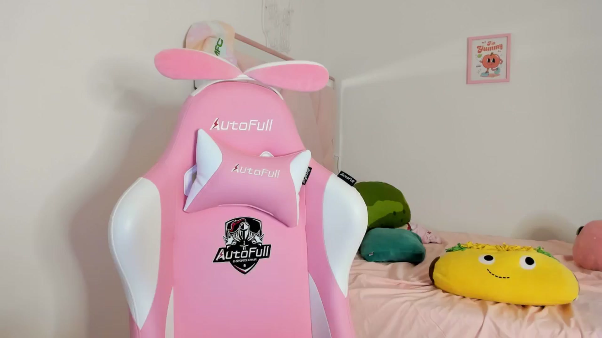 Gallery image thumbnail from Cherrycute666's myfreecams stream on, 09/08/2024, 10:55 image 4 of 20