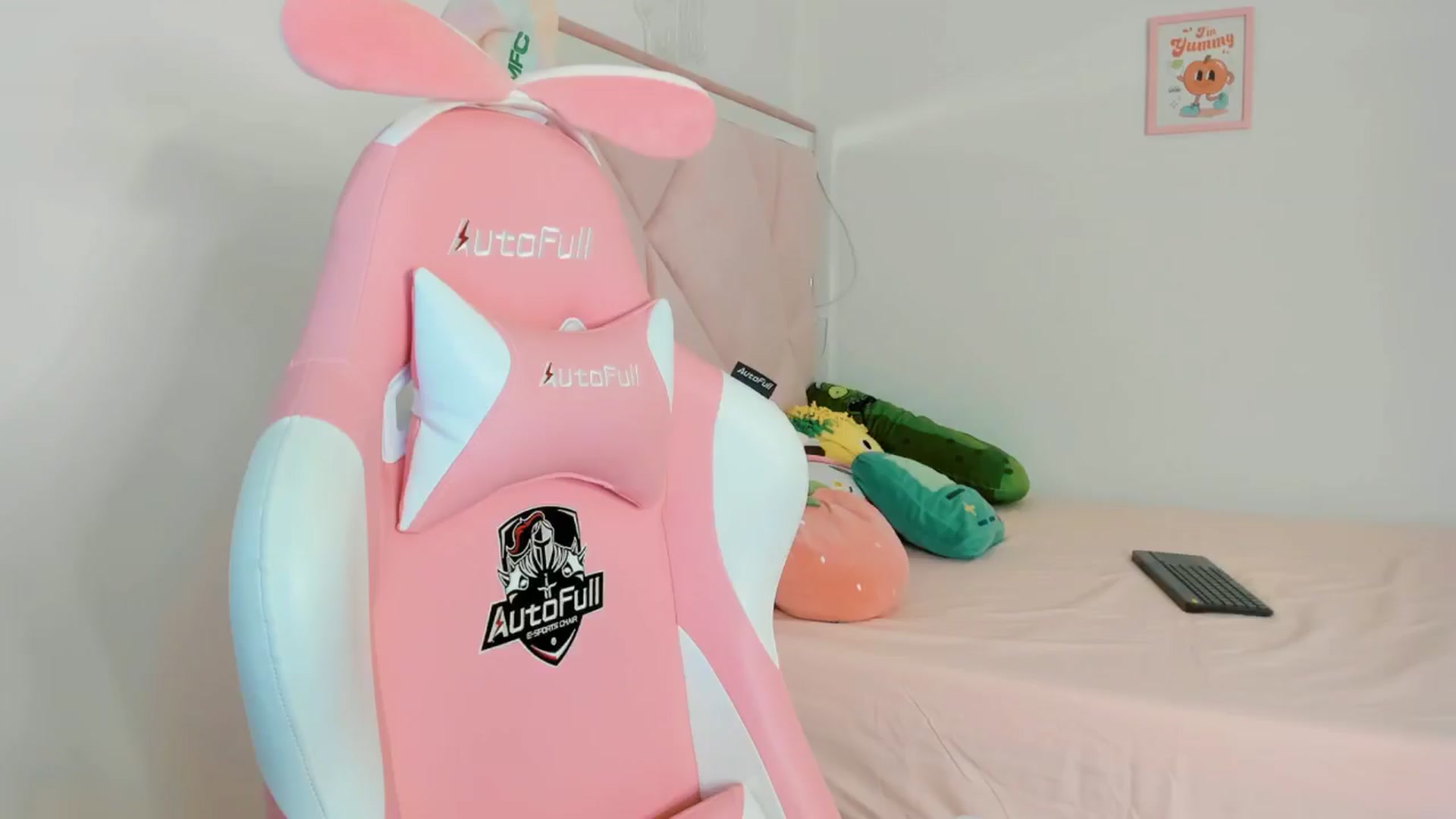 Gallery image thumbnail from Cherrycute666's myfreecams stream on, 09/12/2024, 03:11 image 5 of 20