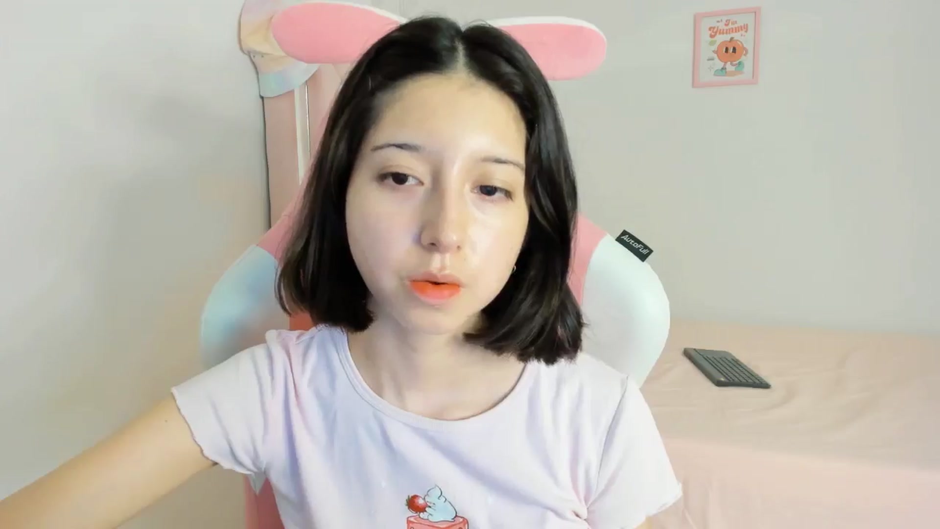 Gallery image thumbnail from Cherrycute666's myfreecams stream on, 09/12/2024, 03:11 image 17 of 20