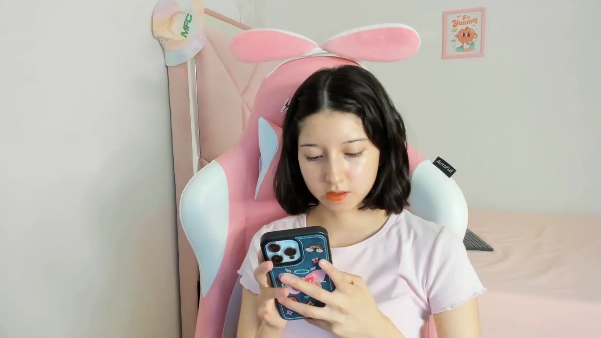 Gallery image thumbnail from Cherrycute666's myfreecams stream on, 09/12/2024, 03:11 image 3 of 20